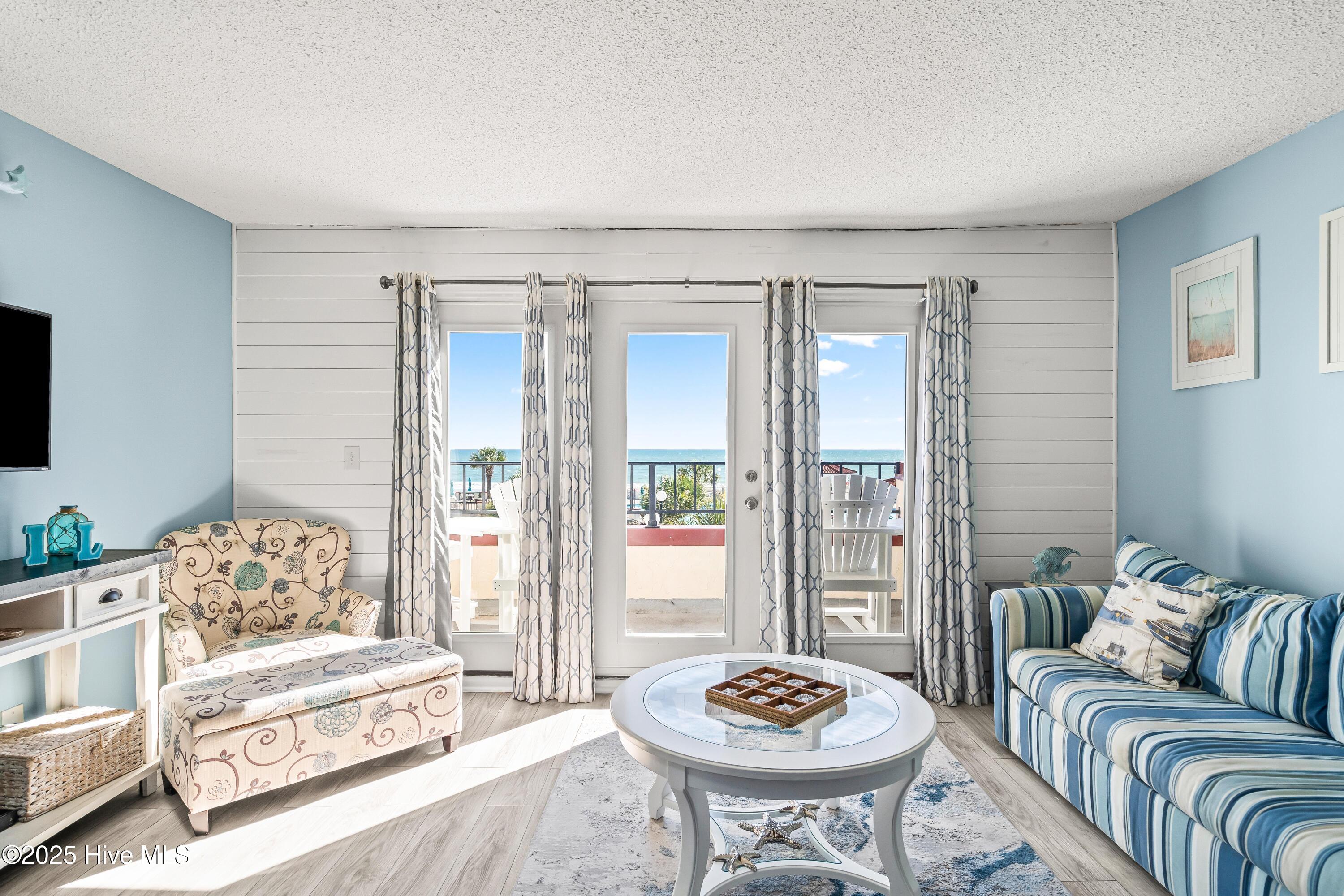 100543136 | Photo 11