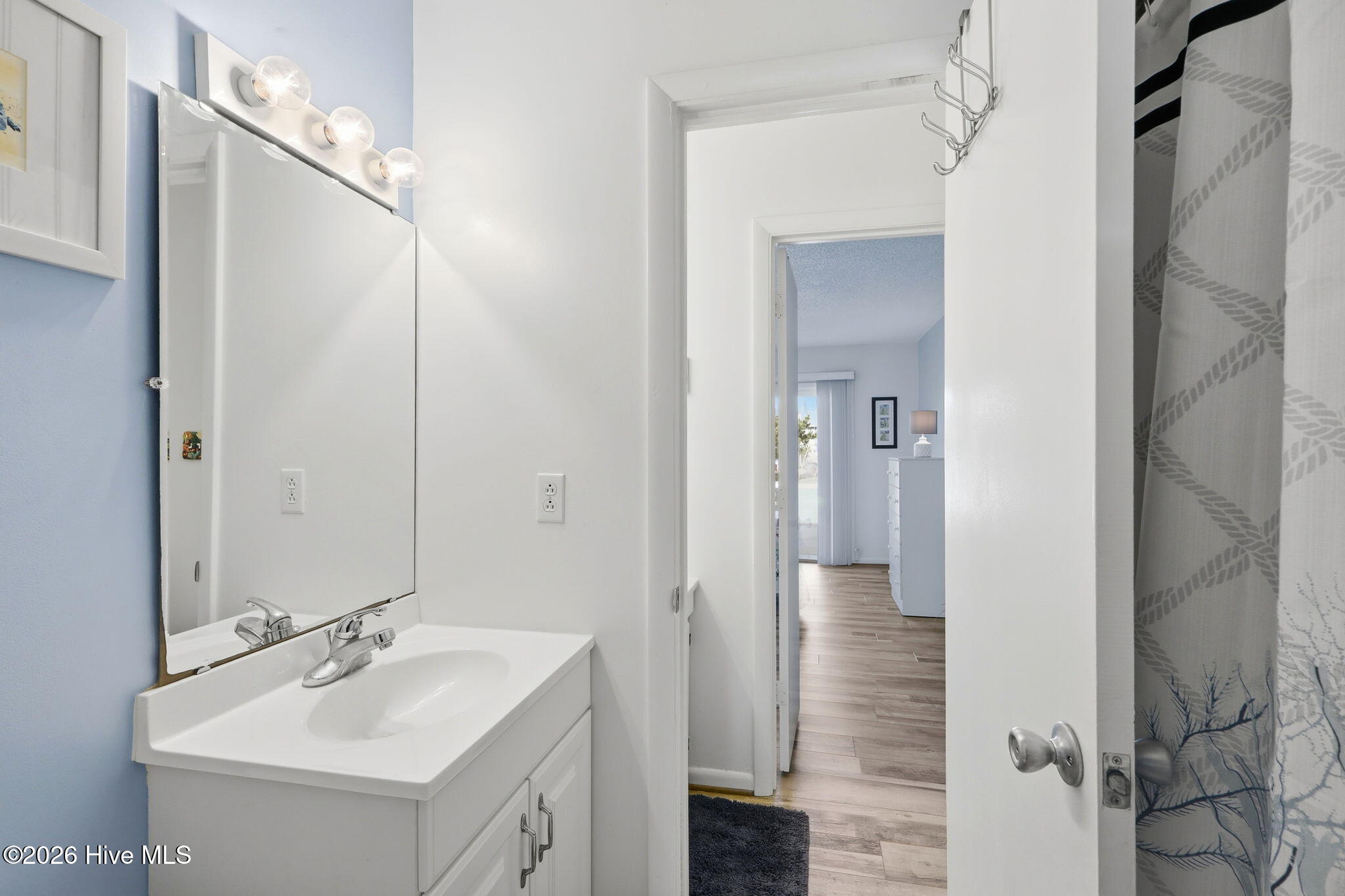 Ground Level-Full Bathroom