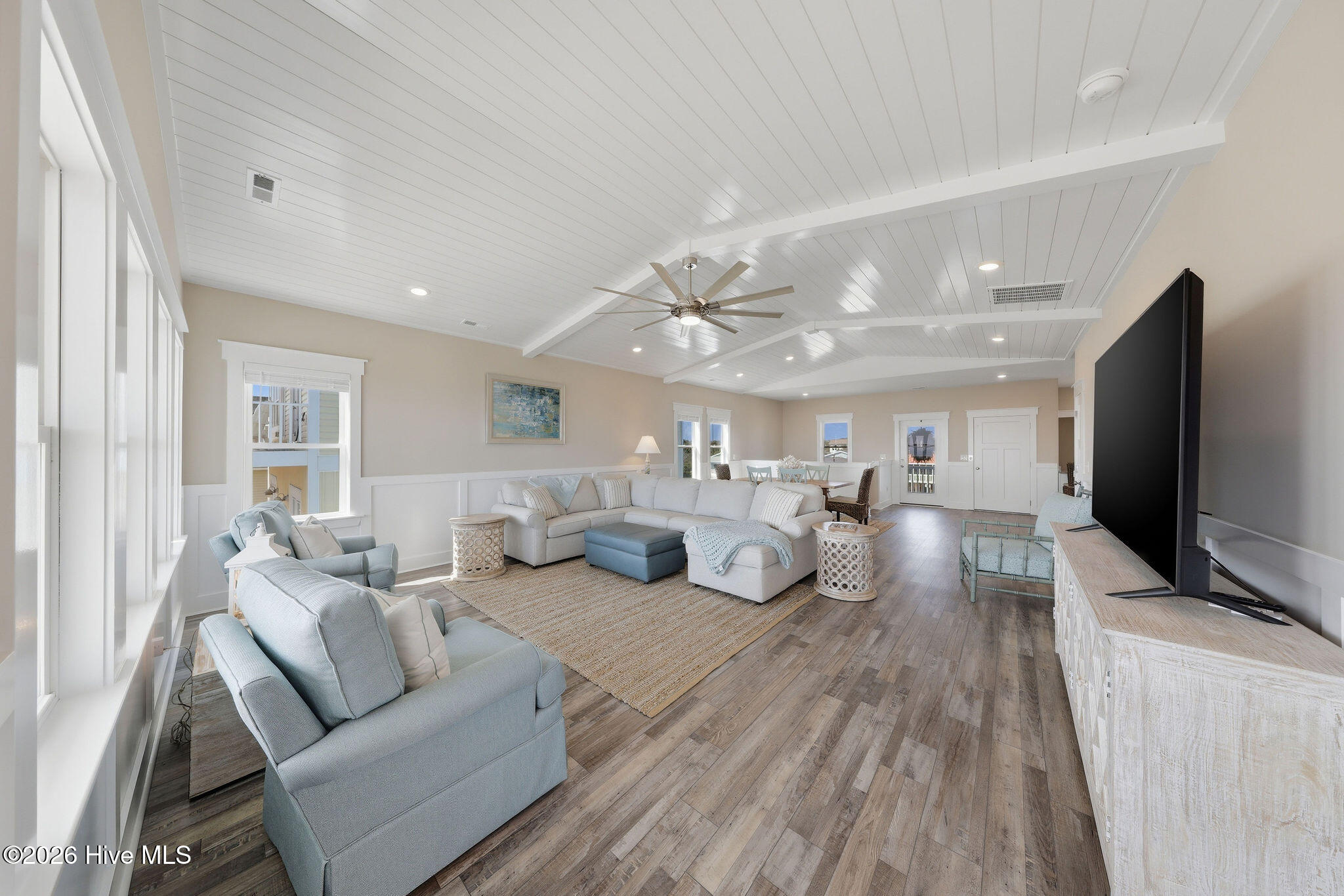 100559118 | Photo 21