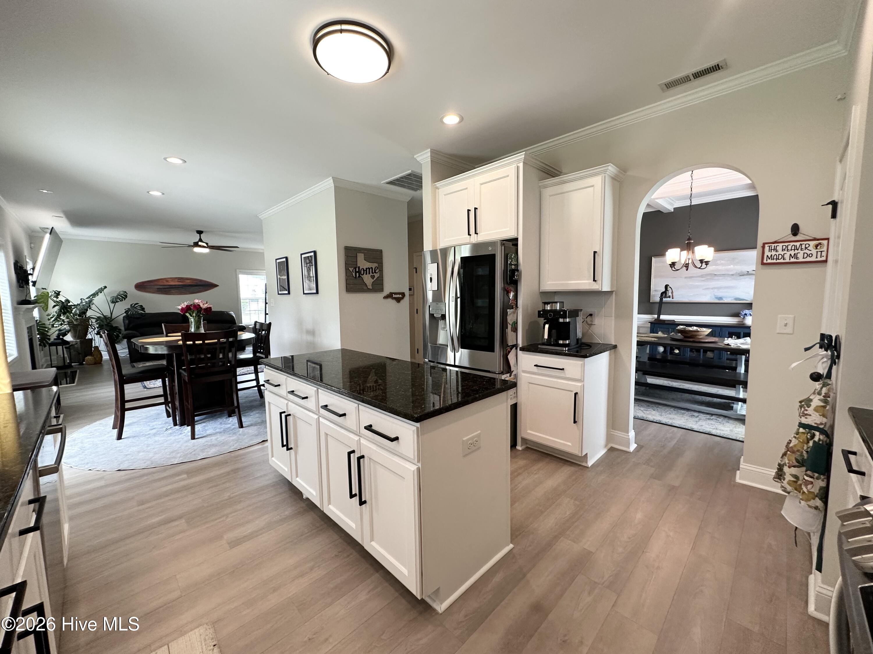 100563138 | Photo 56