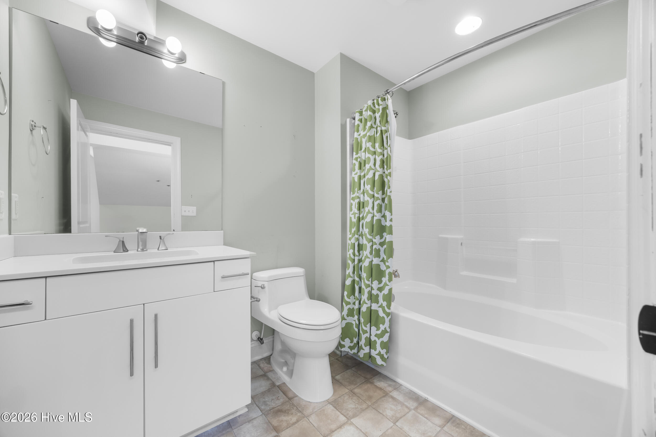 100569624 | Photo 38