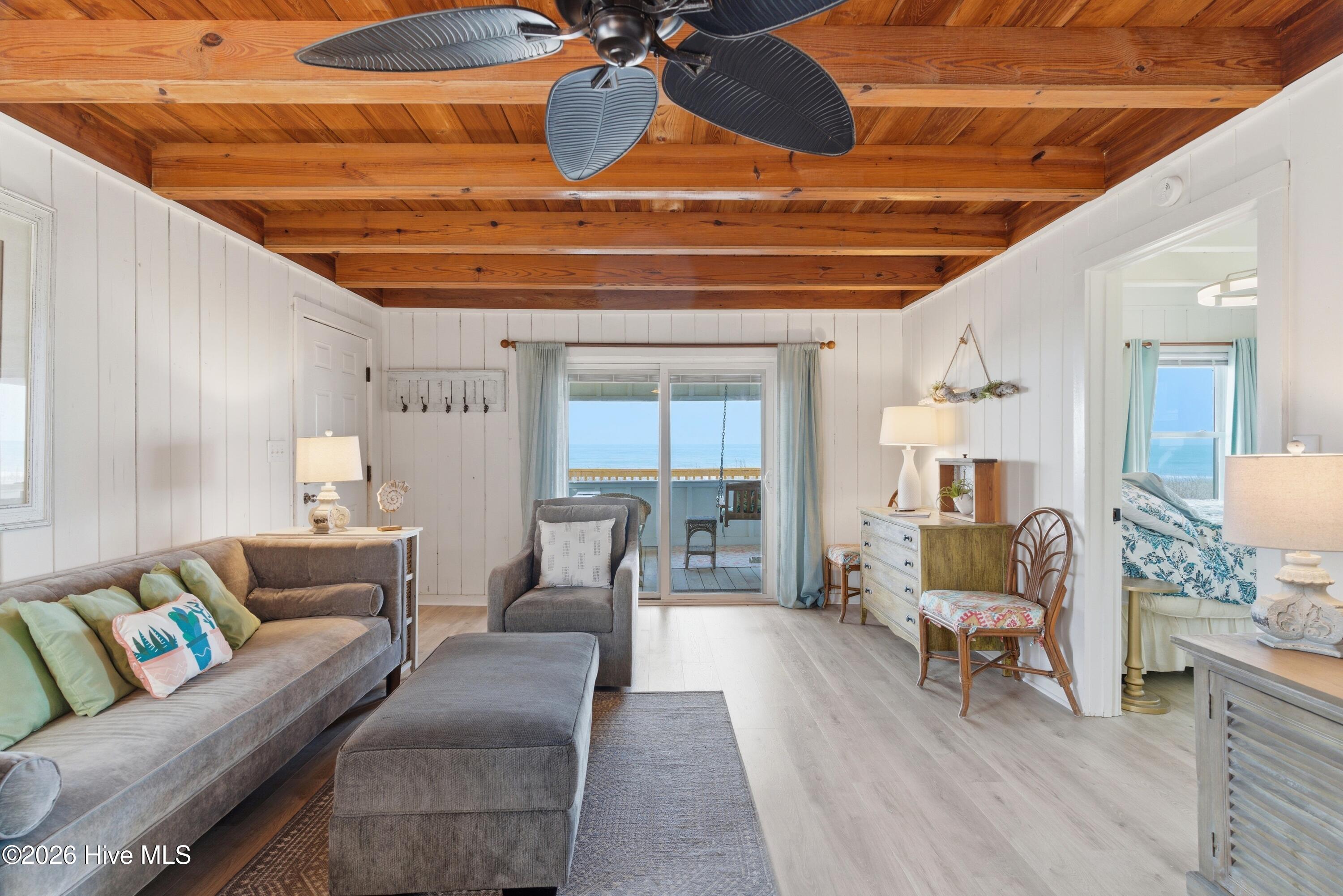 100570347 | Photo 10