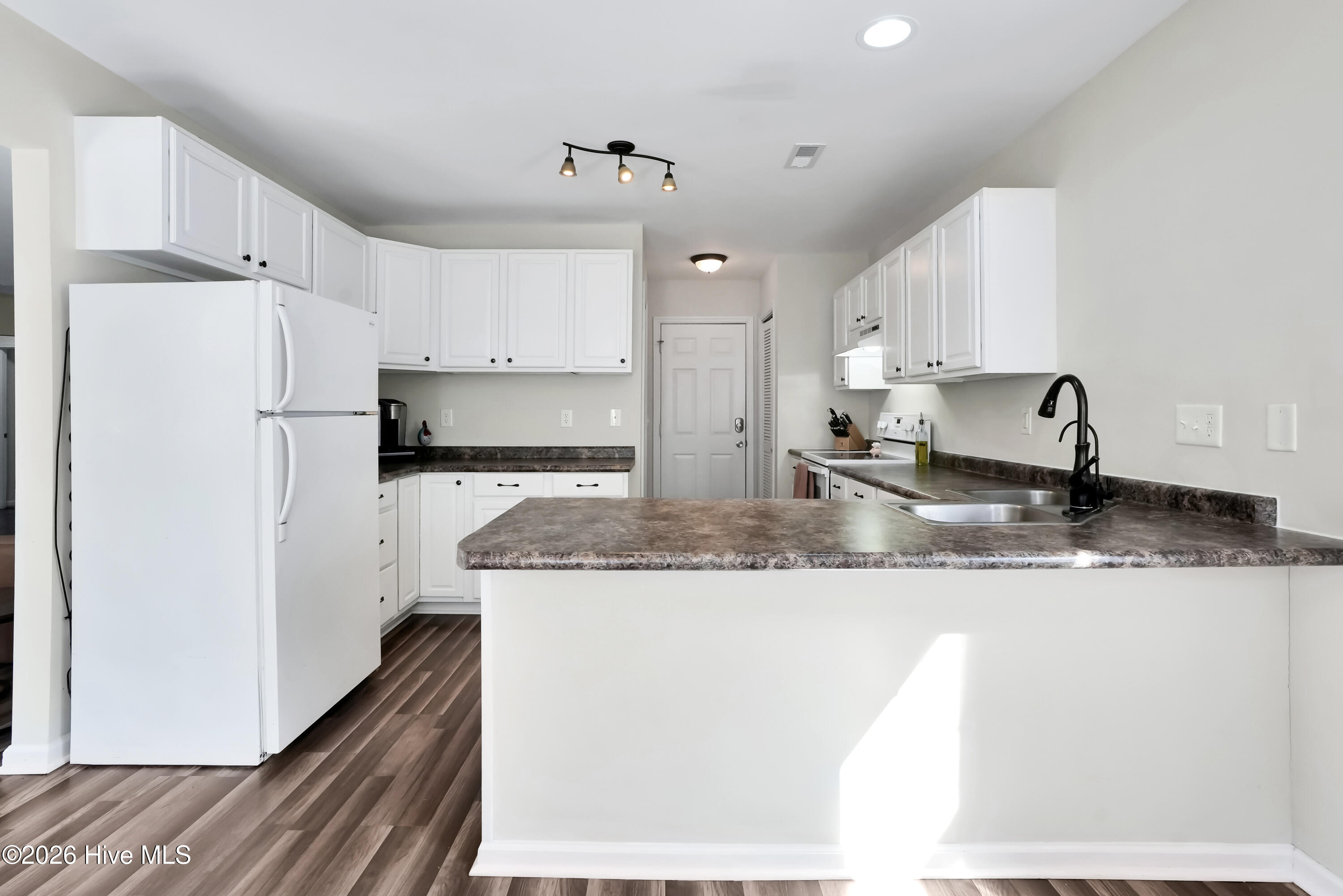 100555387 | Photo 10