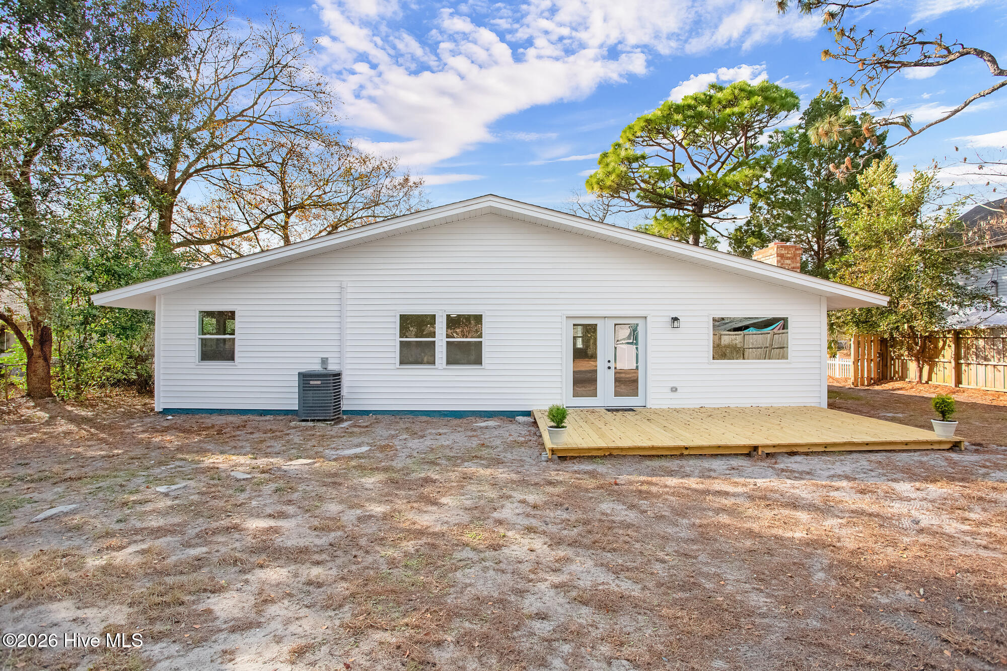 100548635 | Photo 28