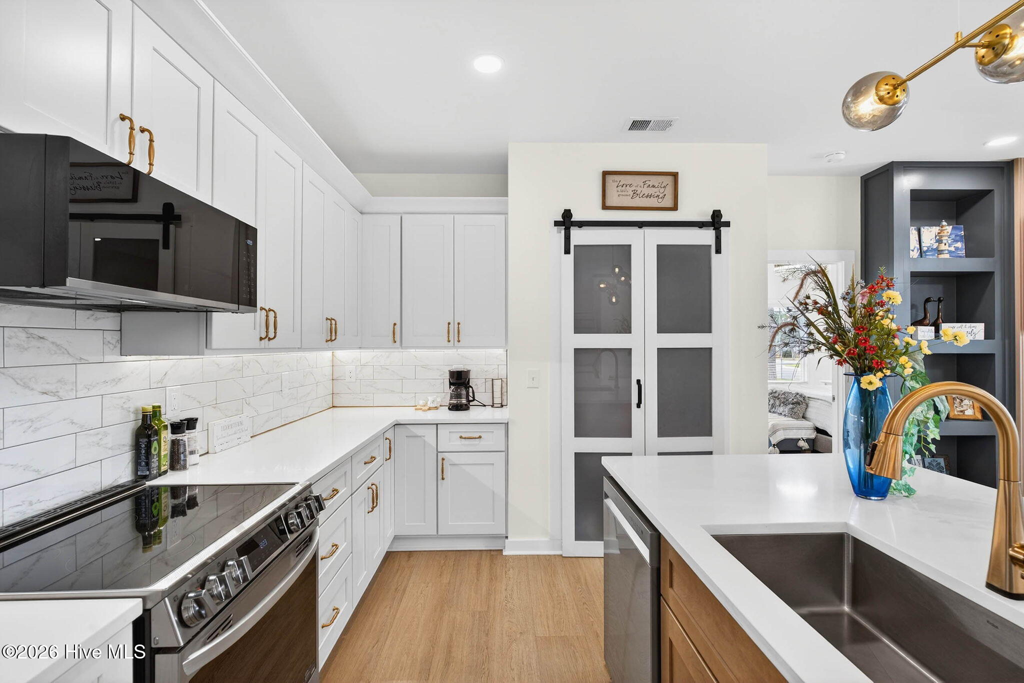 100563194 | Photo 14