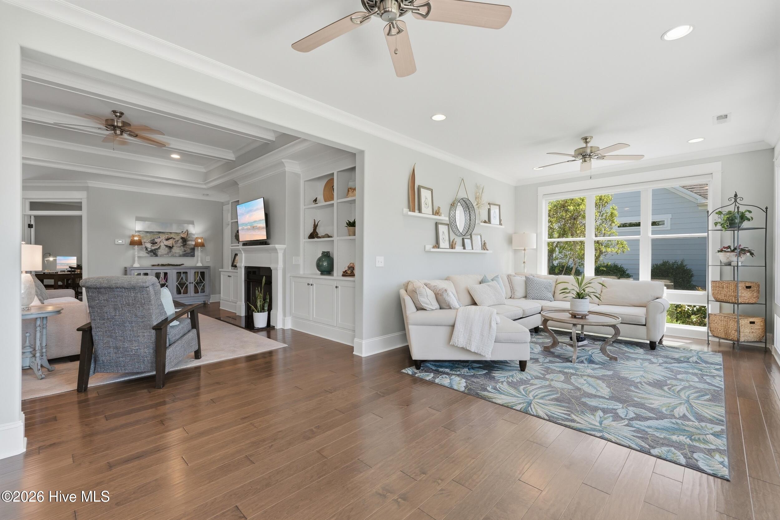 100567823 | Photo 33