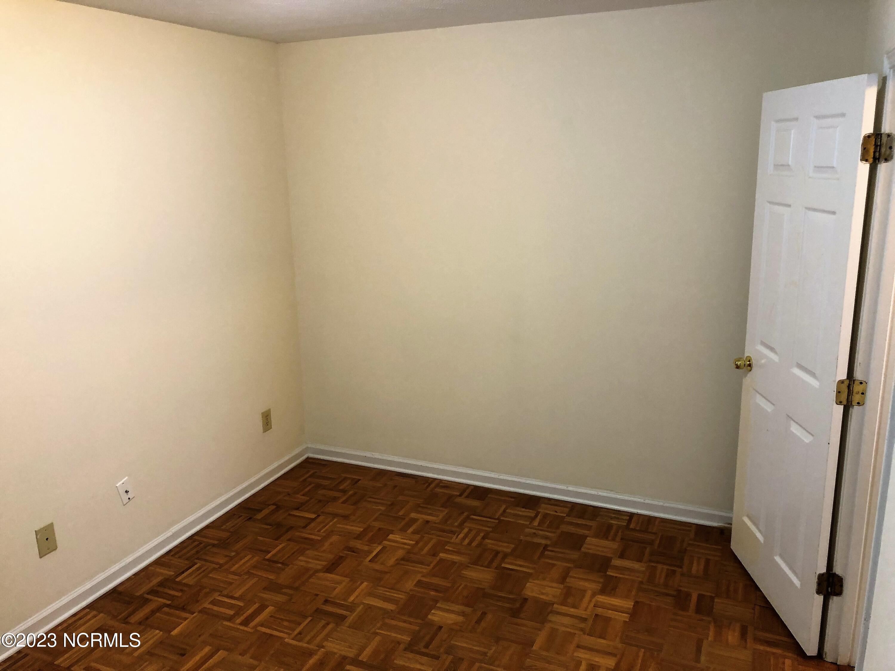 100565733 | Photo 13