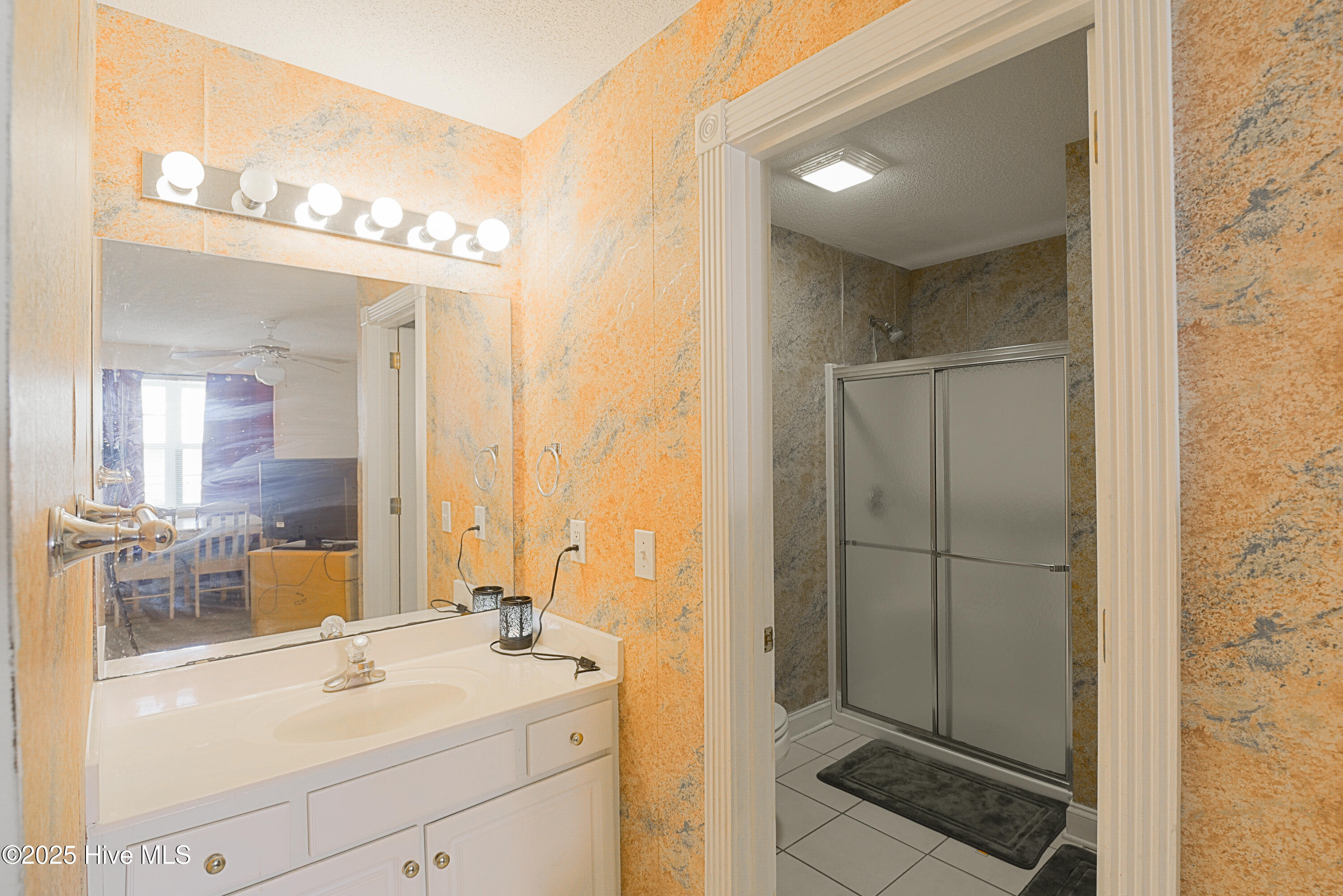 100516235 | Photo 19