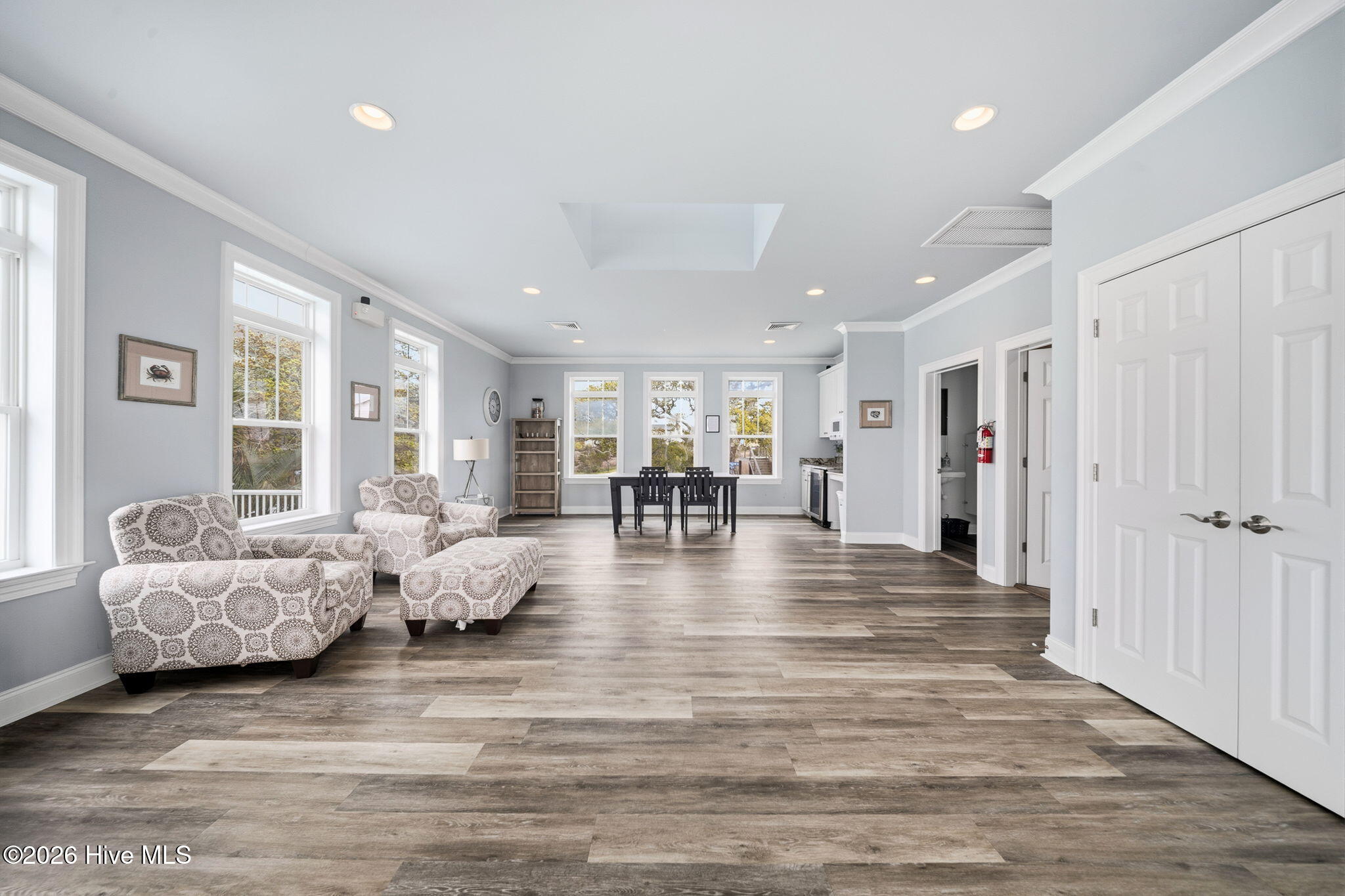 100566136 | Photo 74