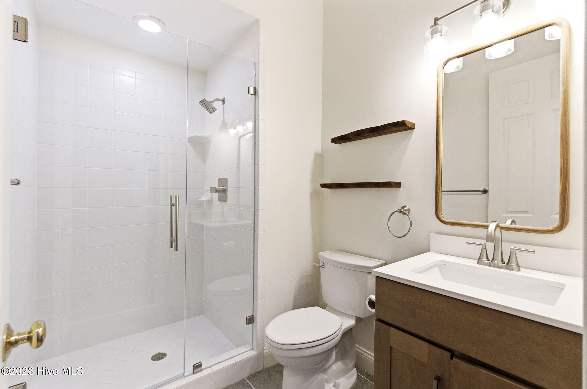 100567139 | Photo 37