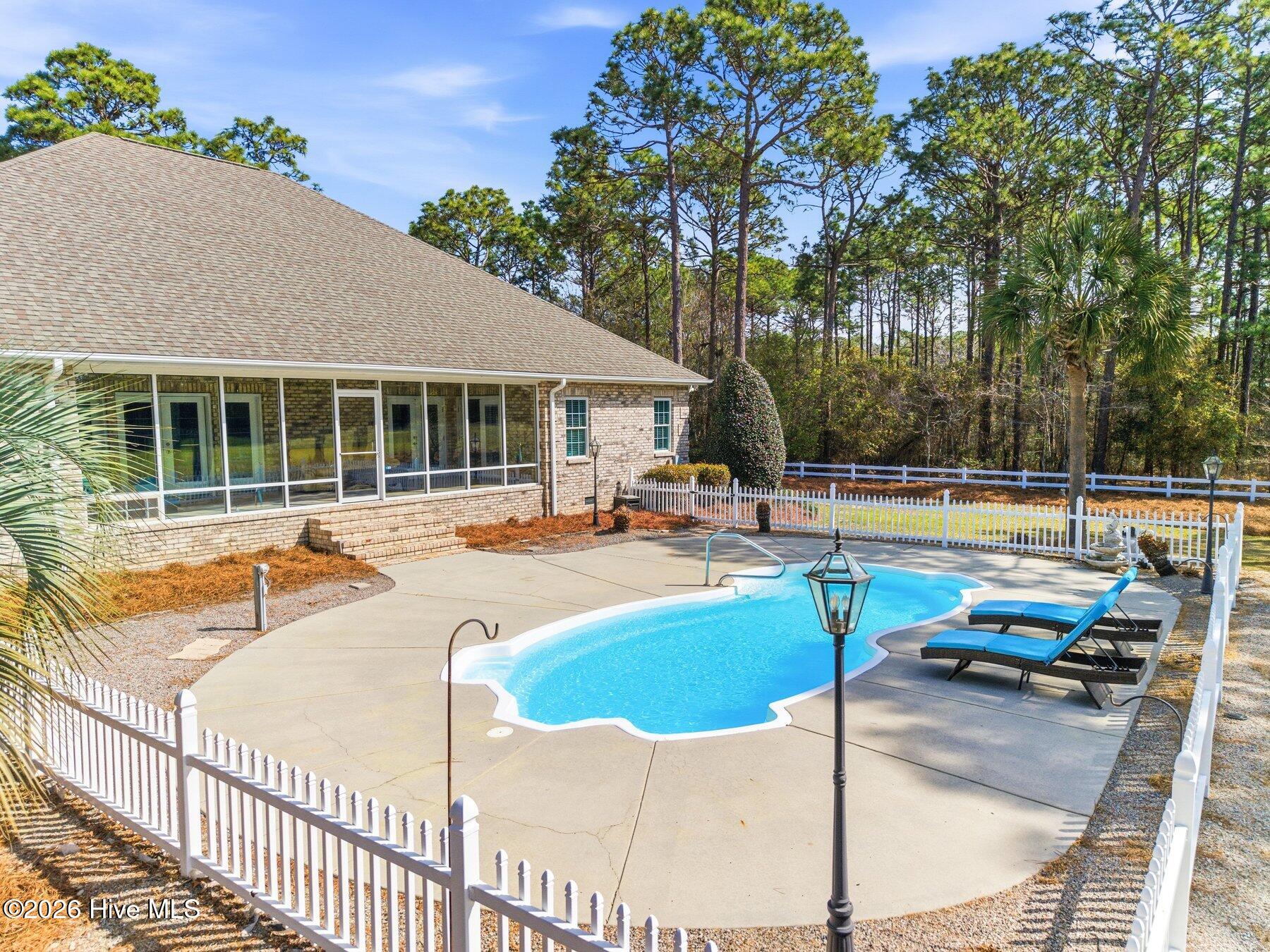 100563344 | Photo 42