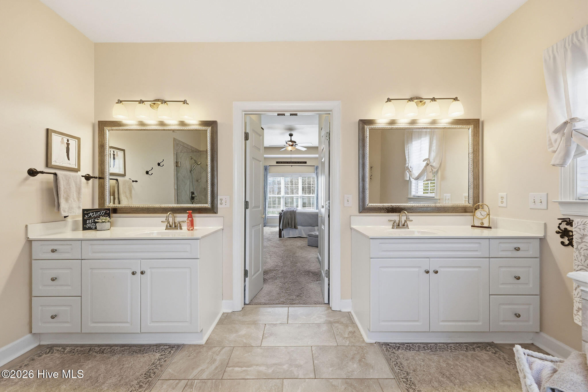 100556784 | Photo 43