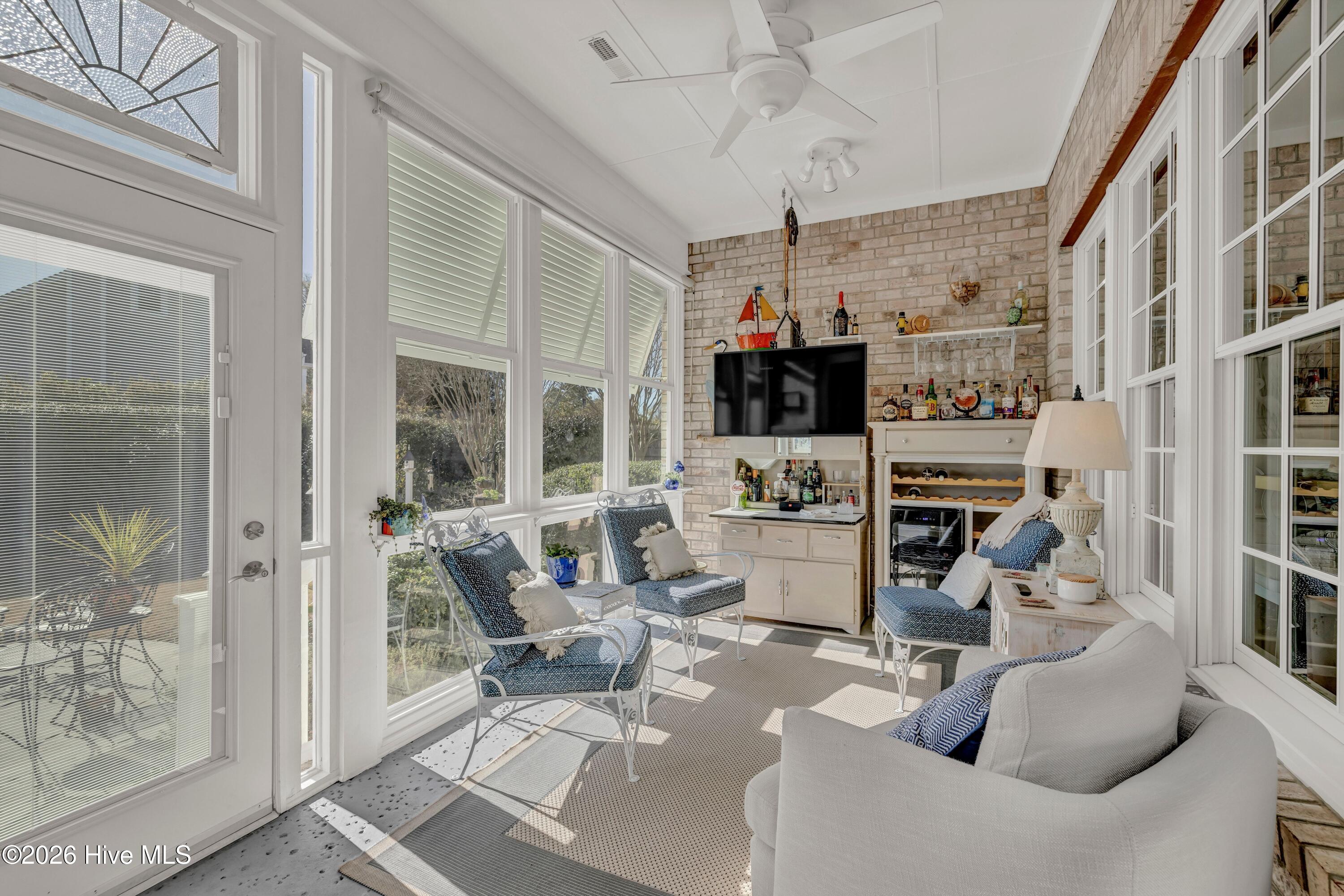 100548957 | Photo 15