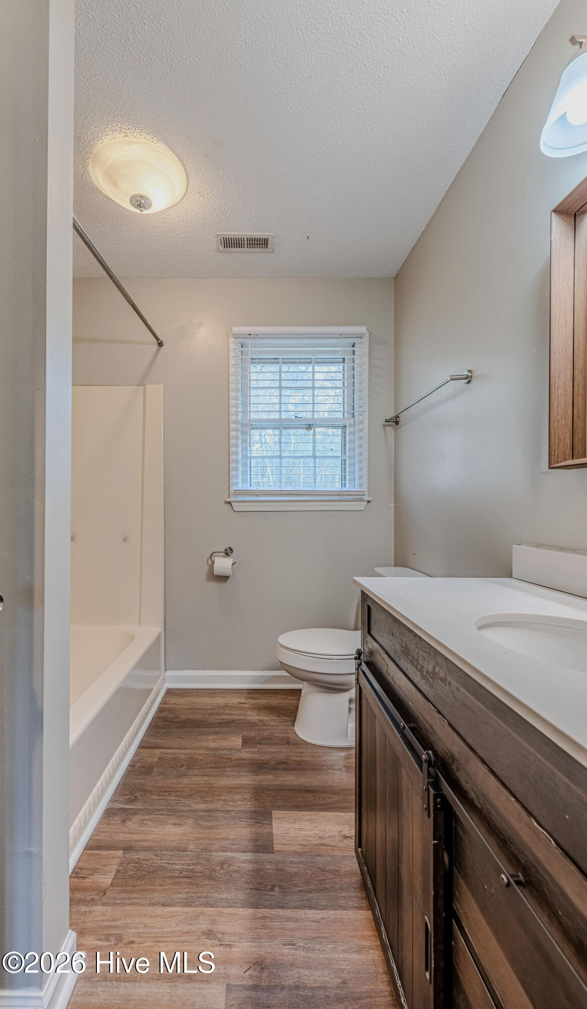 100549124 | Photo 36