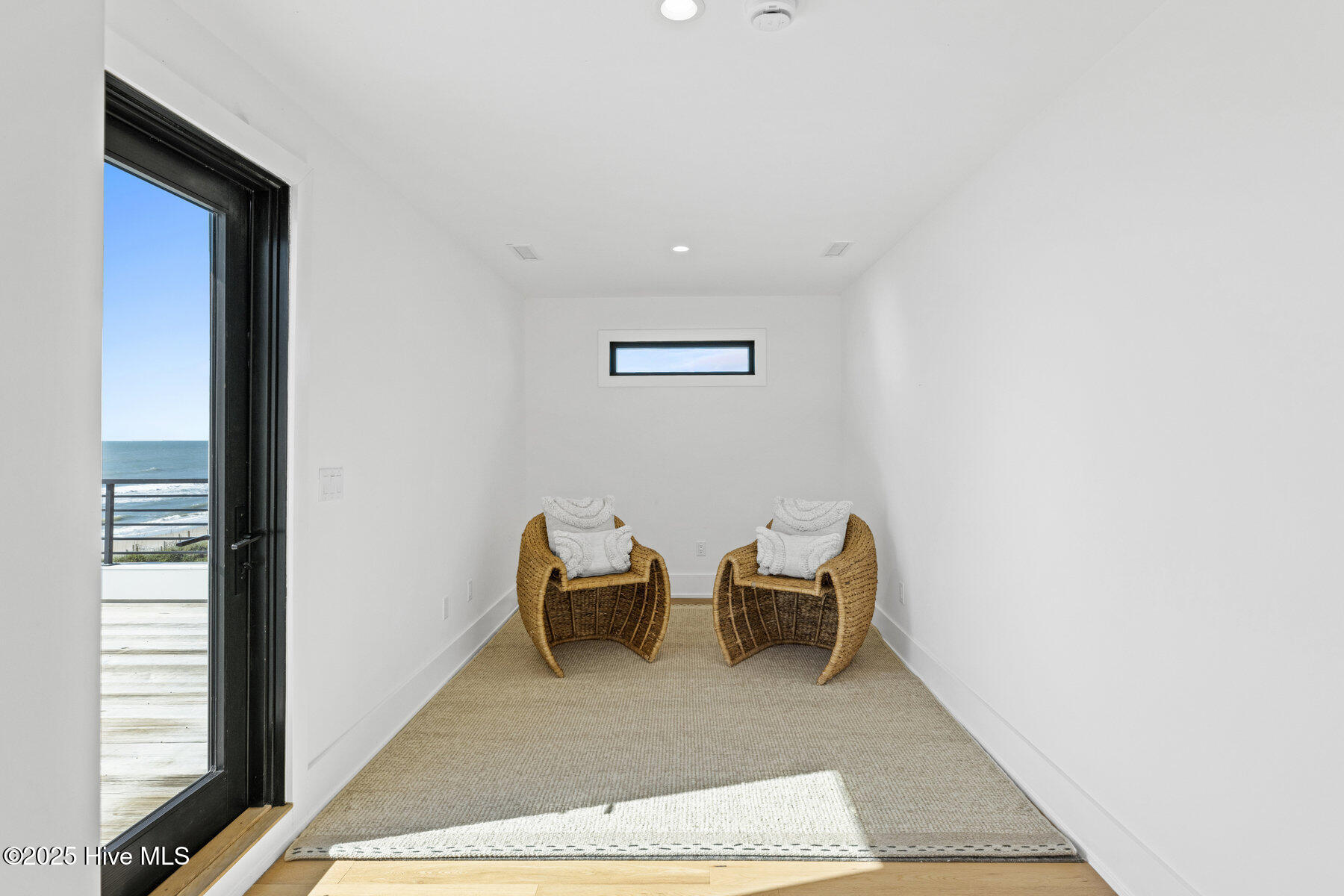 100535055 | Photo 51