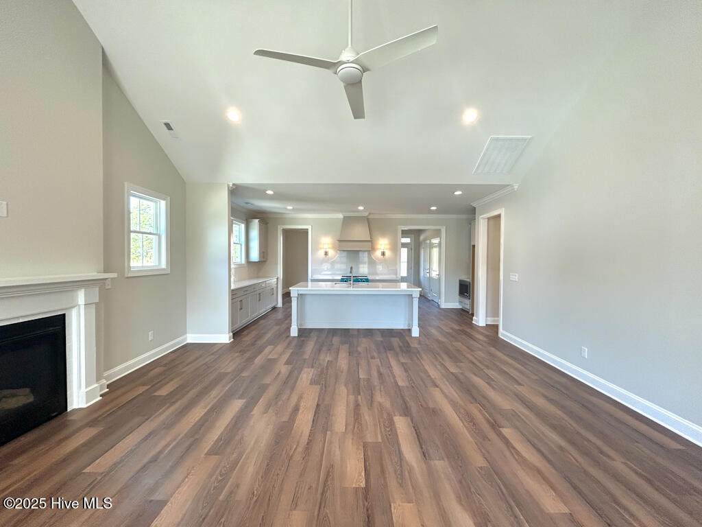 100510187 | Photo 33