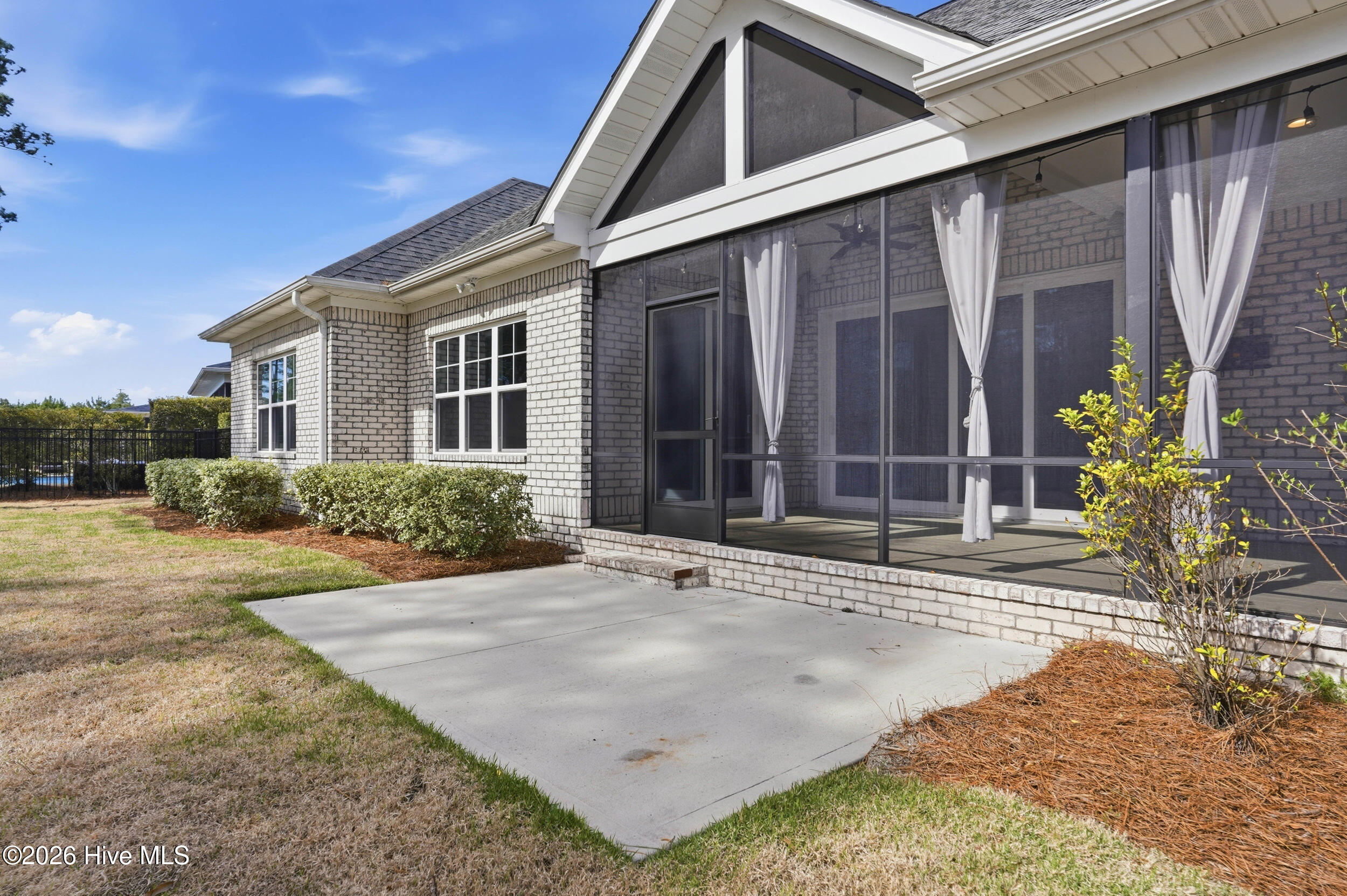 100561233 | Photo 46