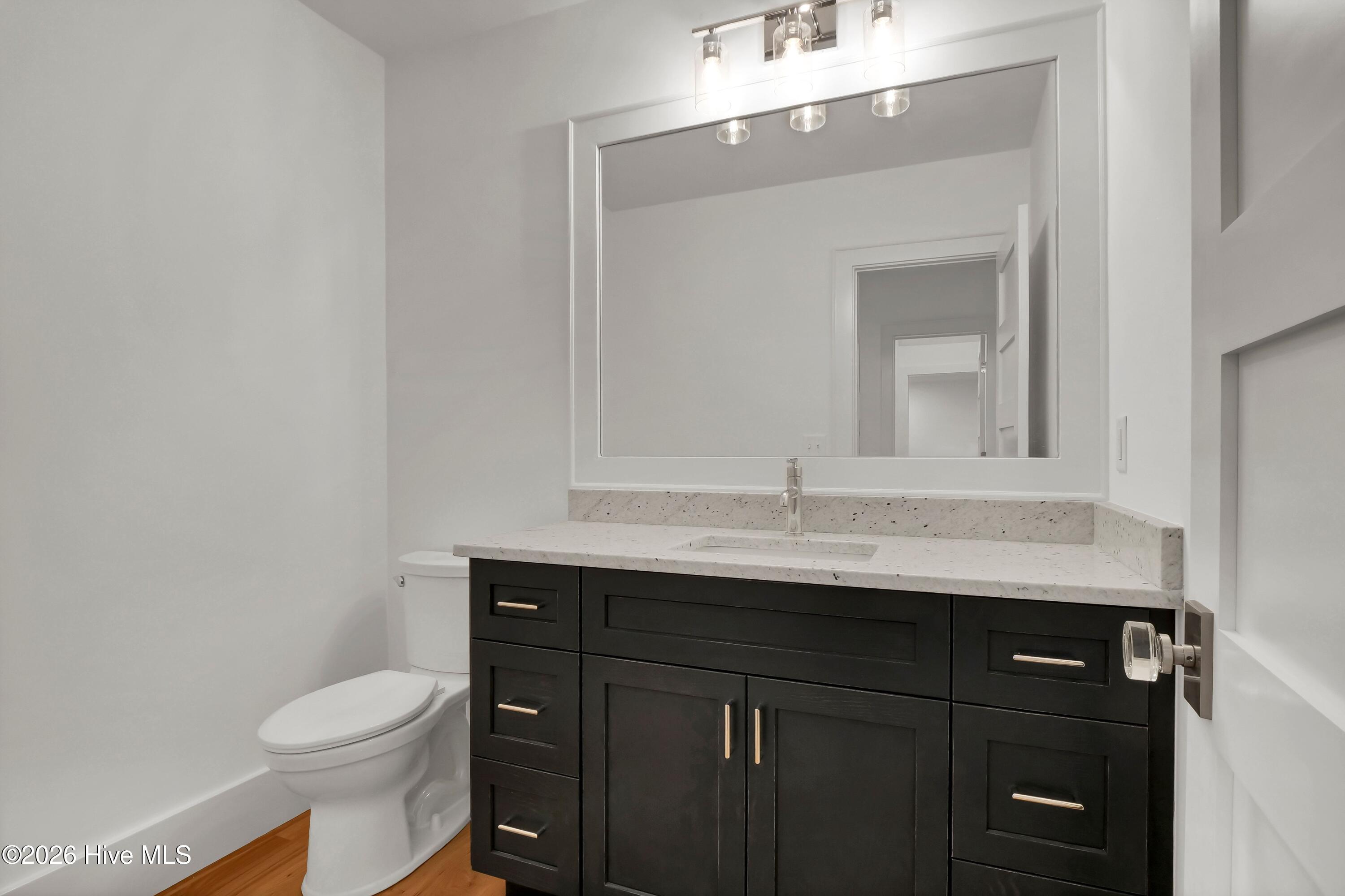 100553648 | Photo 50