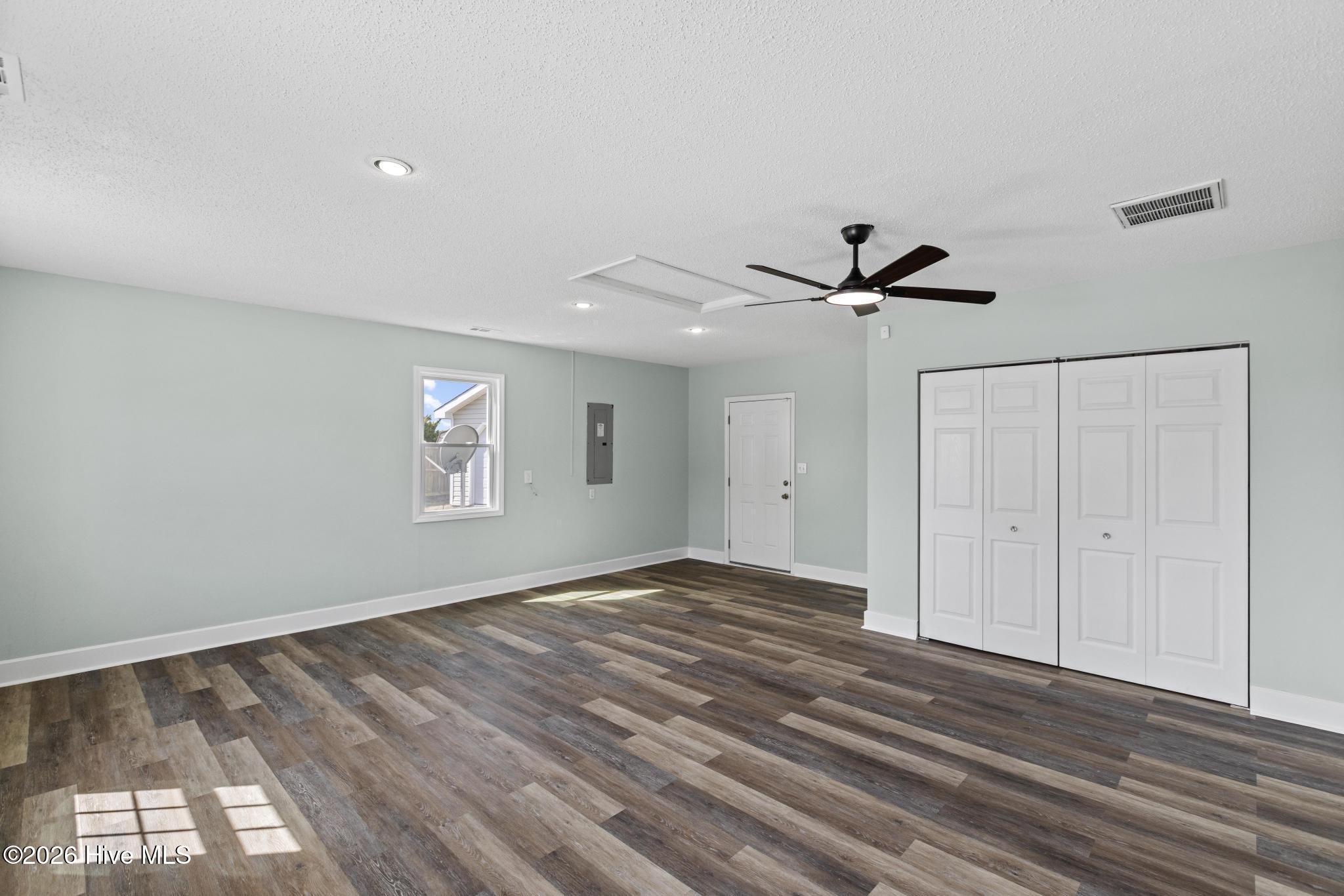 100558461 | Photo 14