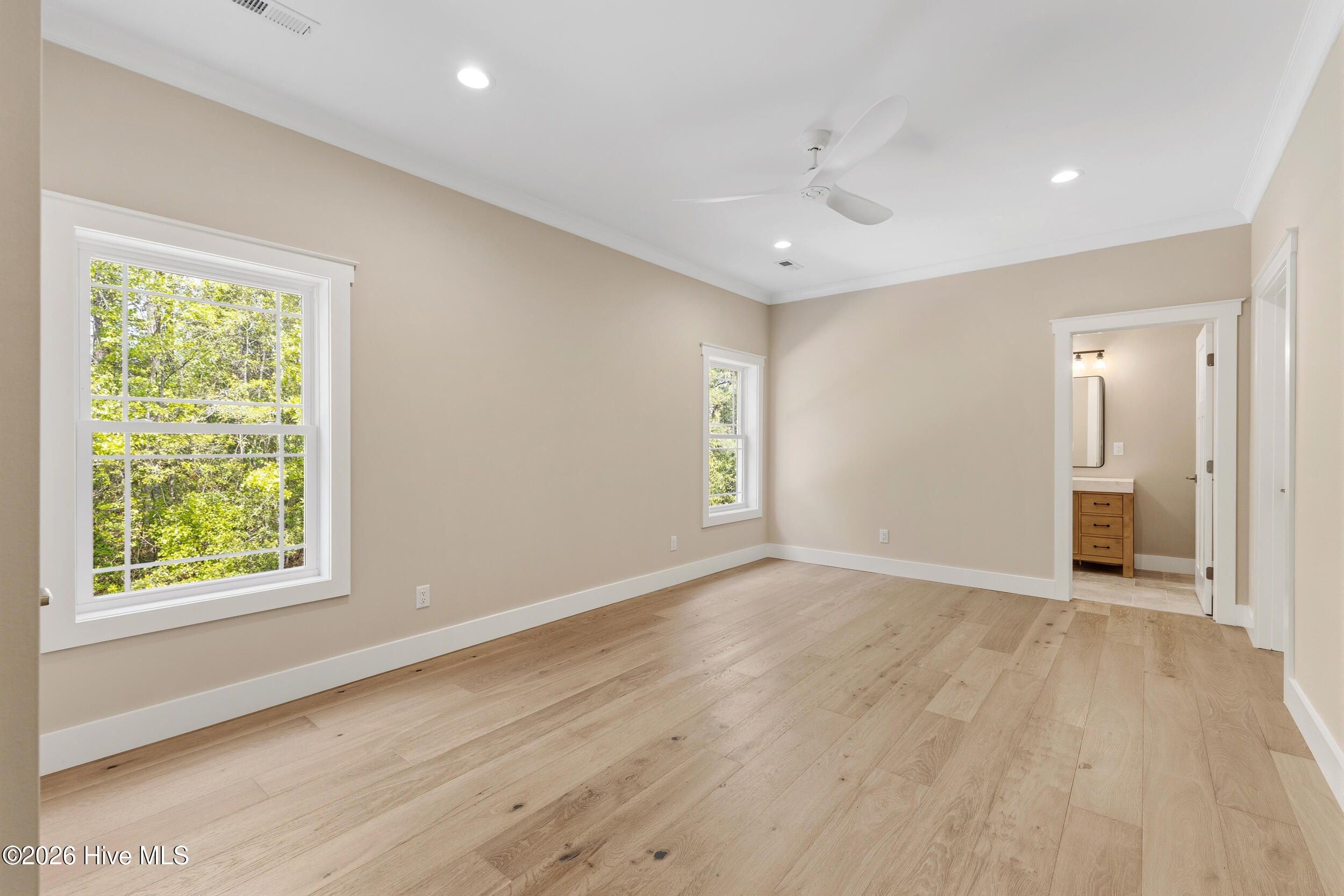 100566568 | Photo 35