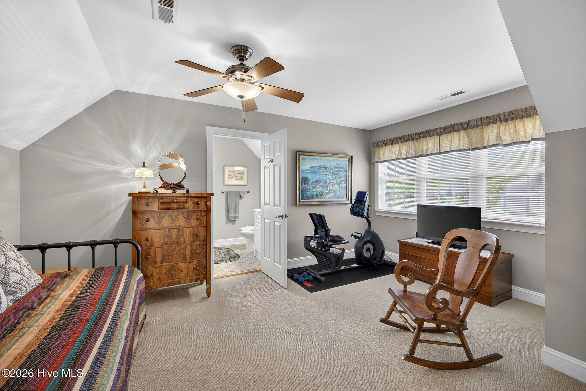 100565648 | Photo 30