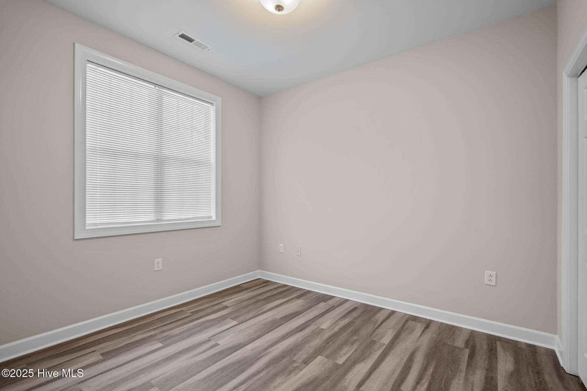 100540244 | Photo 28