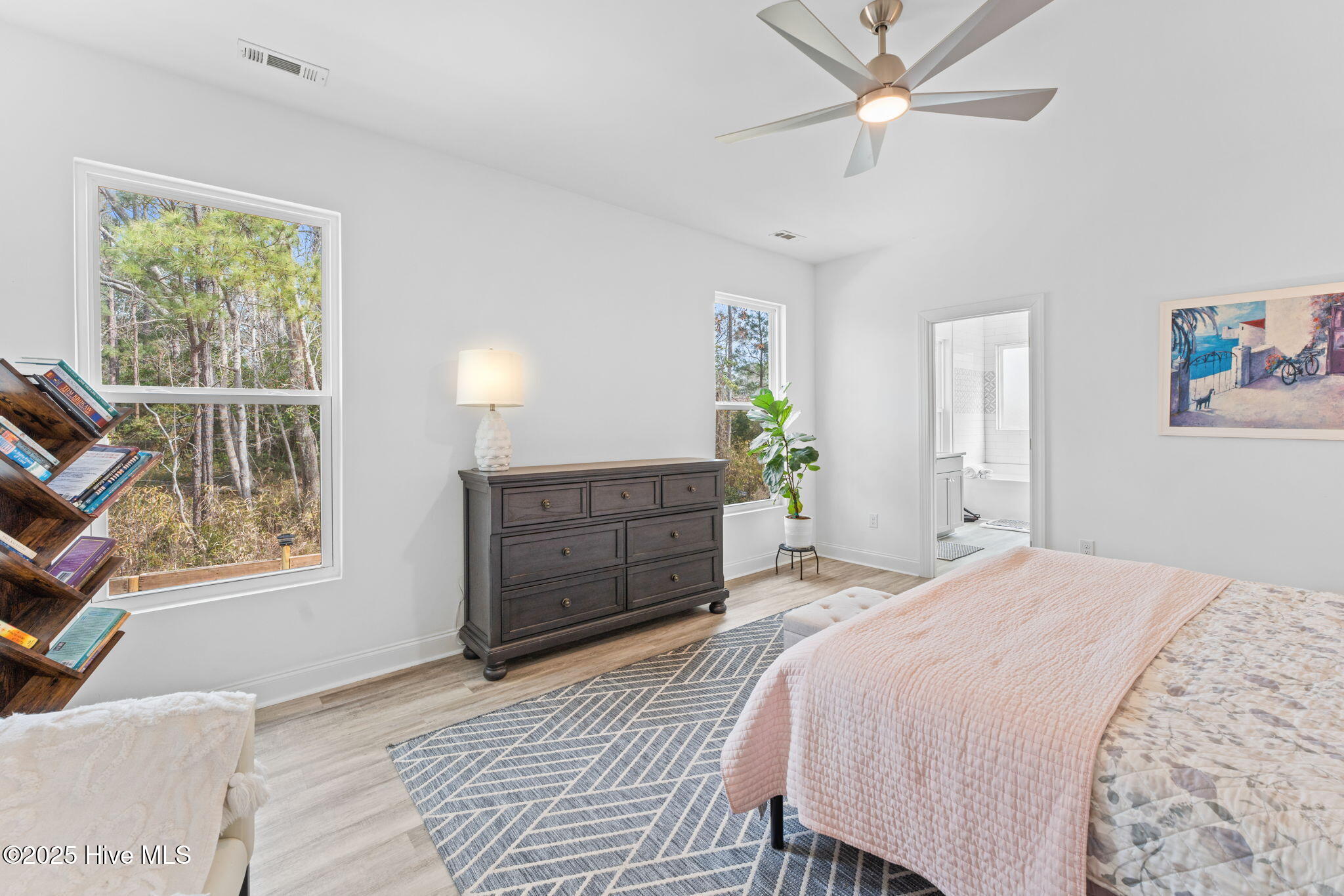 100528338 | Photo 23