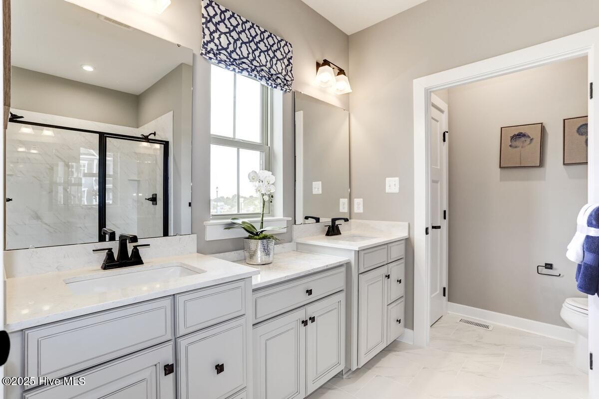 100565459 | Photo 13