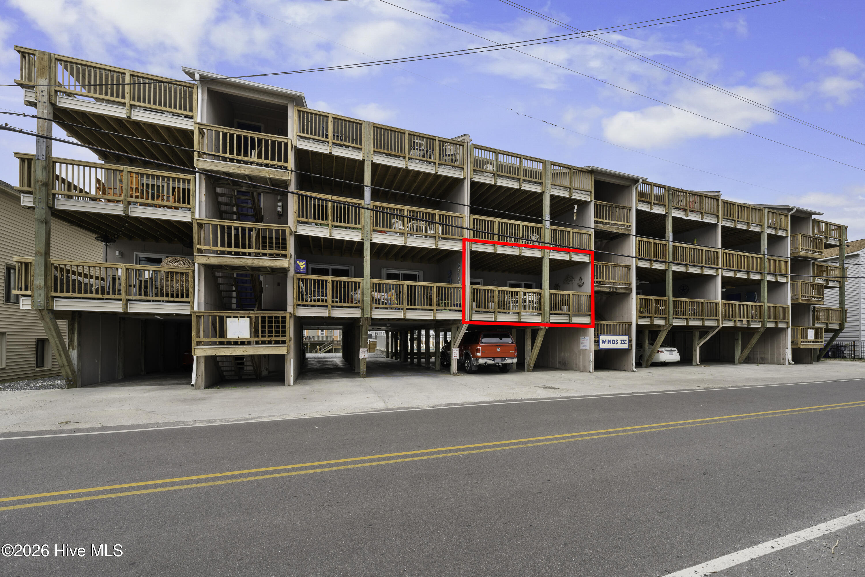 100555200 | Photo 44