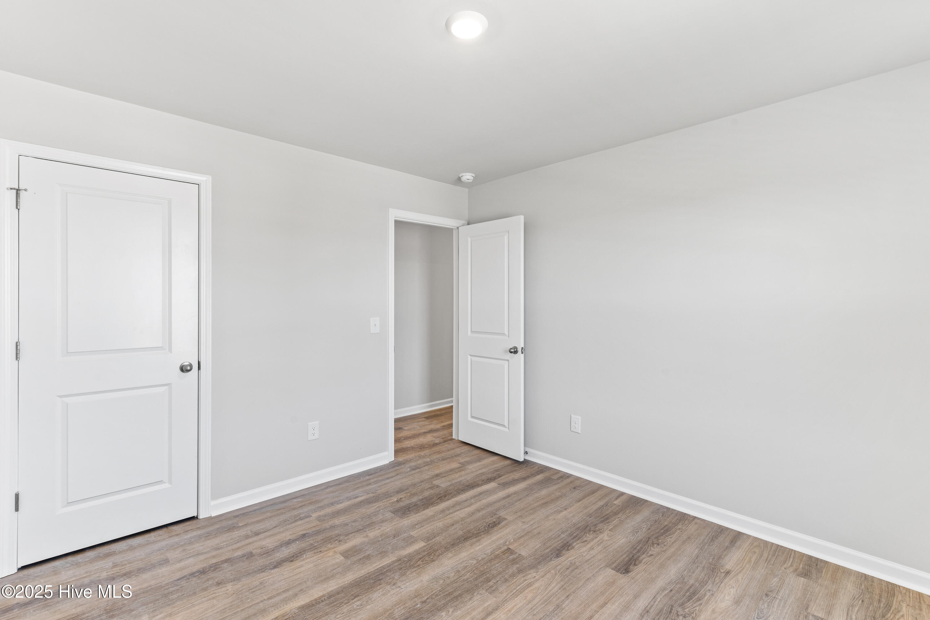 100515101 | Photo 25