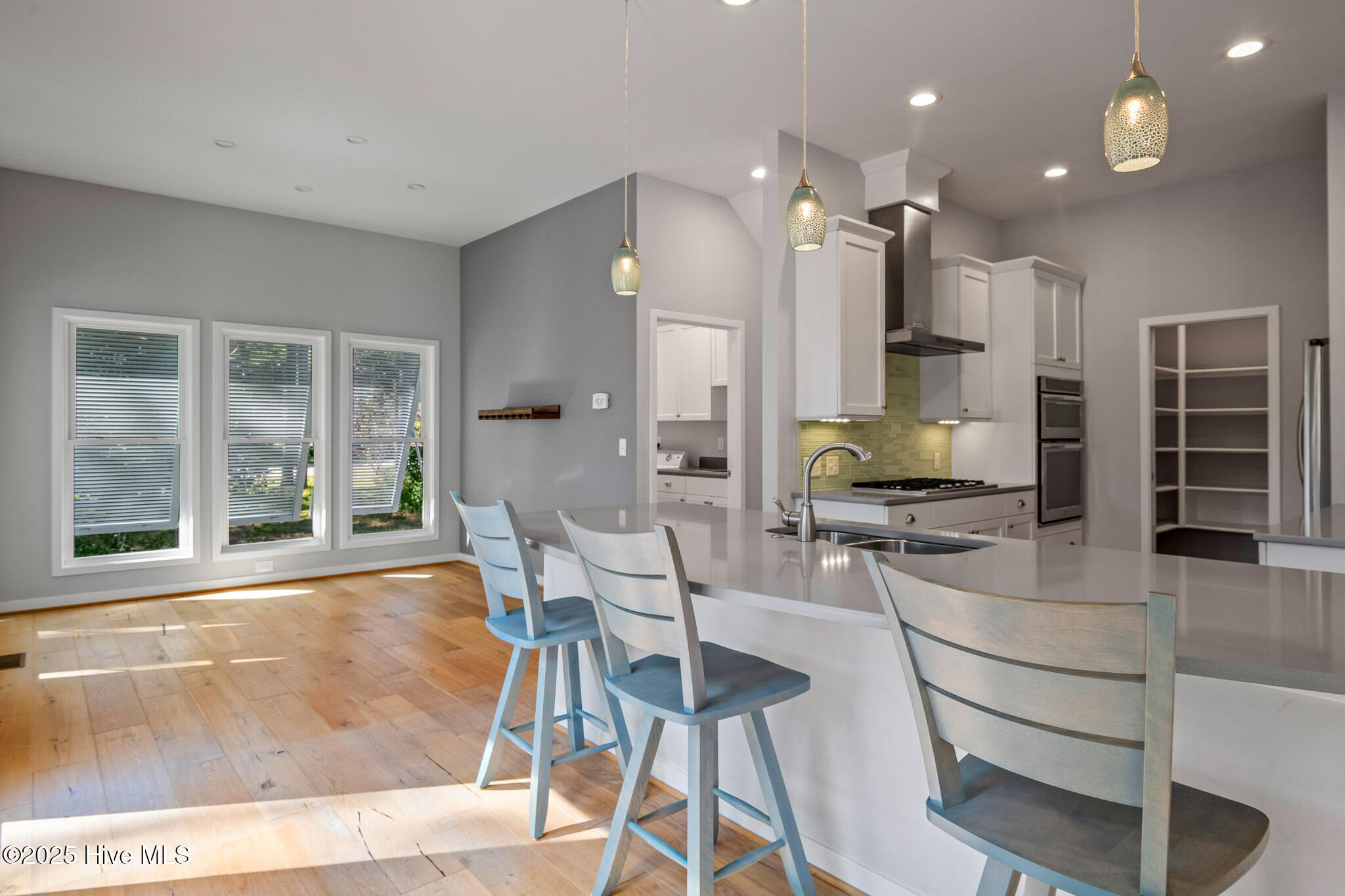 100540412 | Photo 25