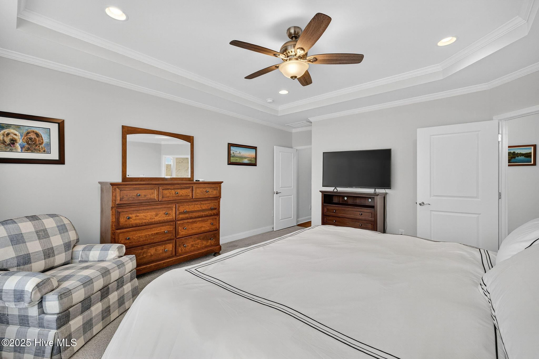 100565700 | Photo 35