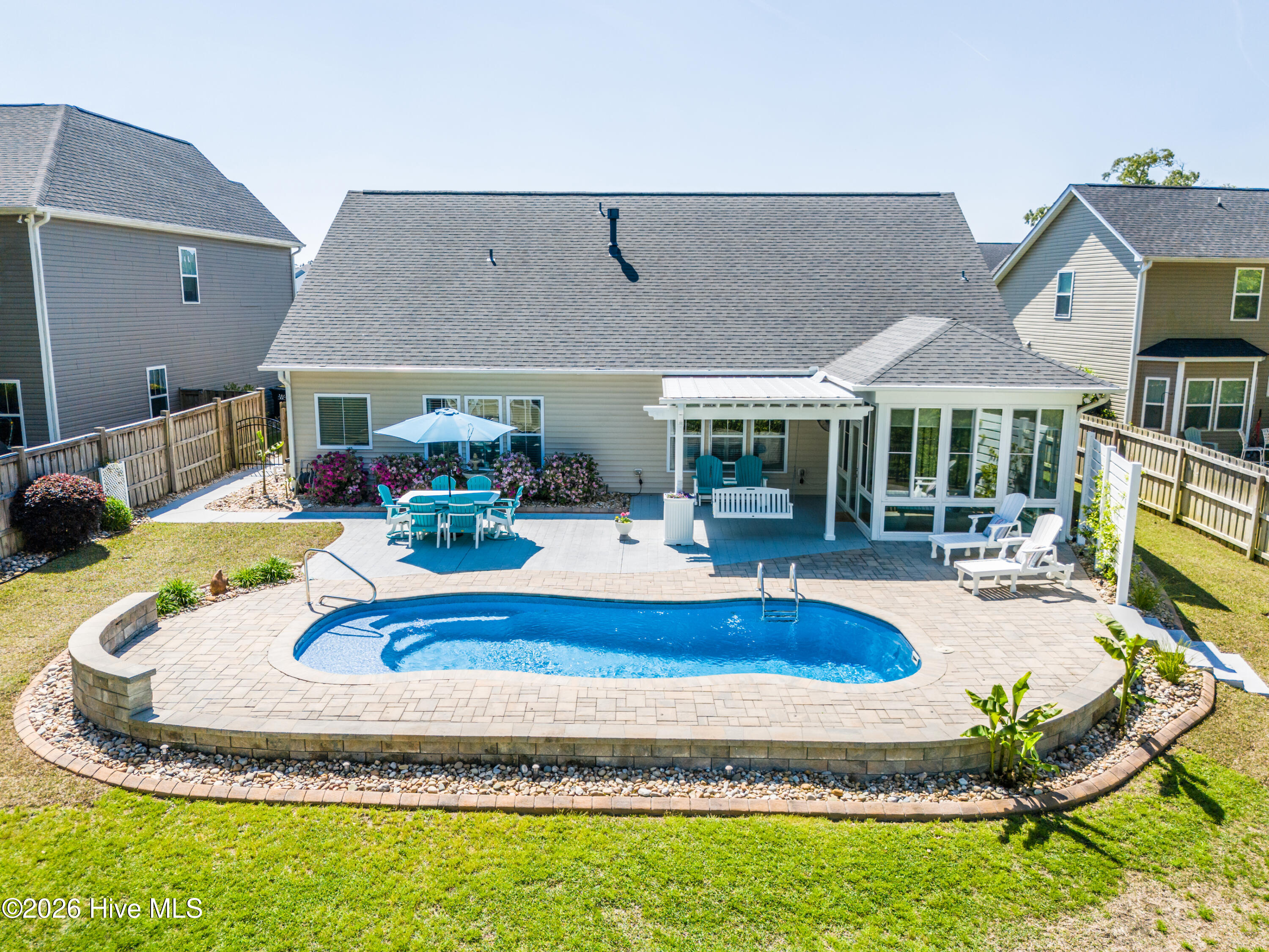 100567607 | Photo 34