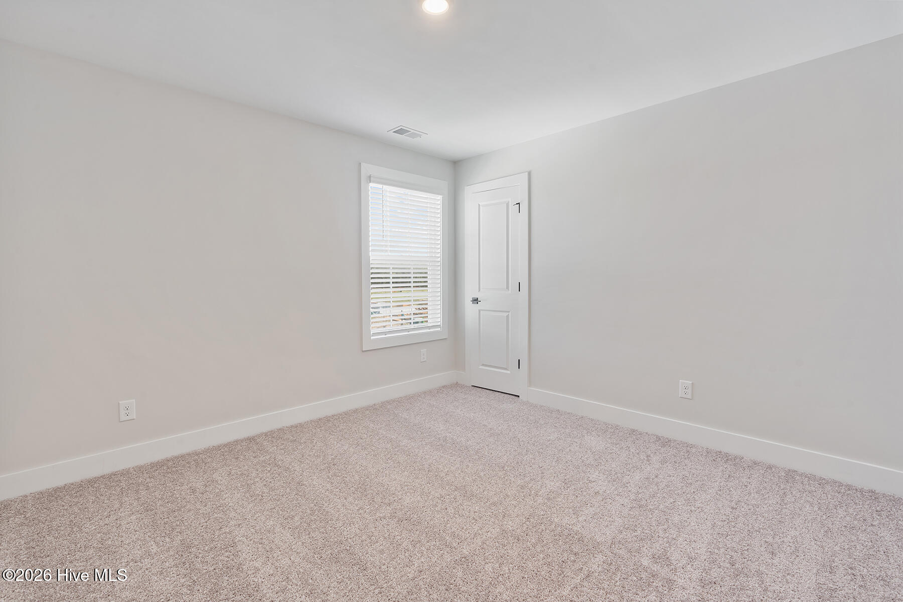 100563141 | Photo 18