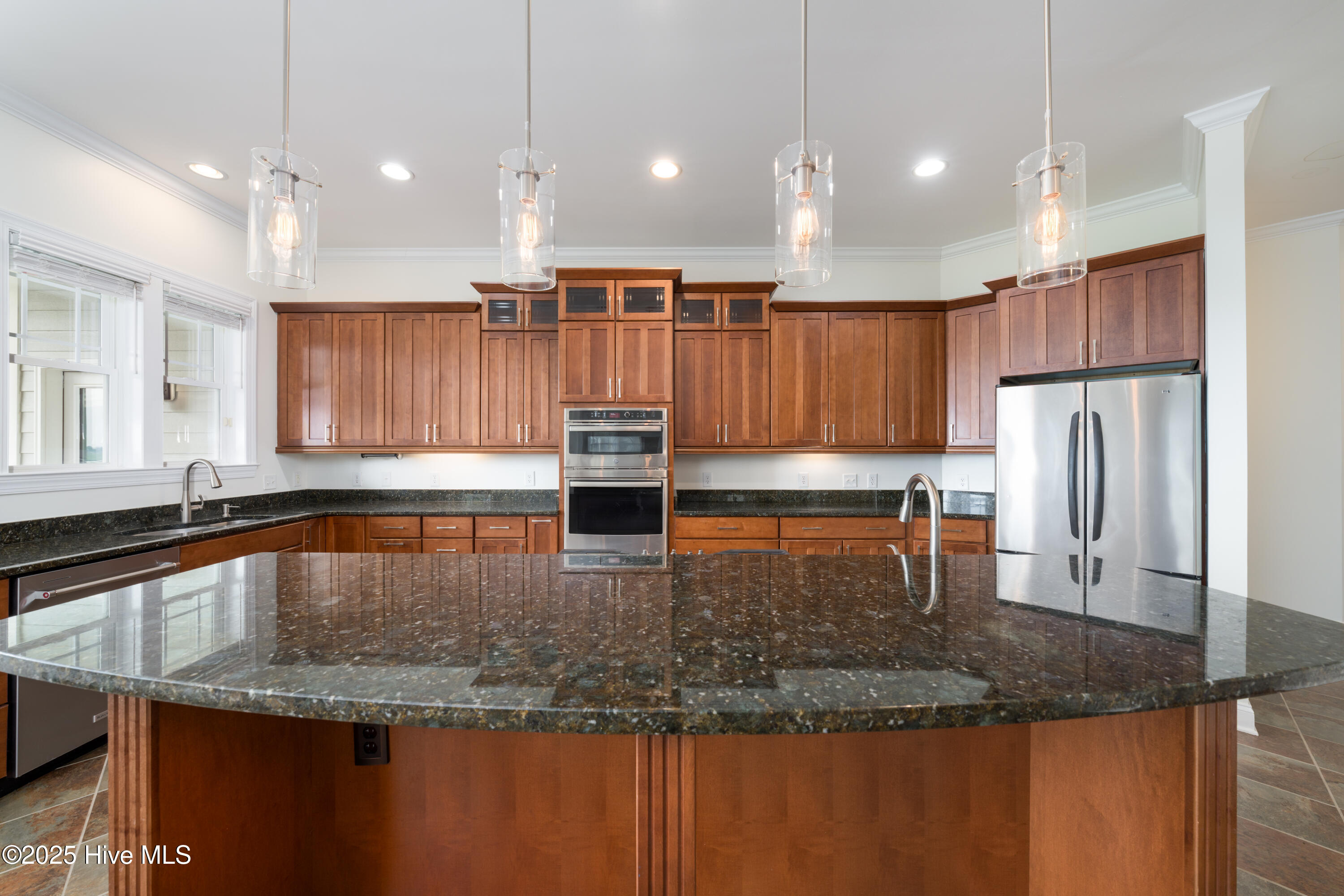 100510082 | Photo 22