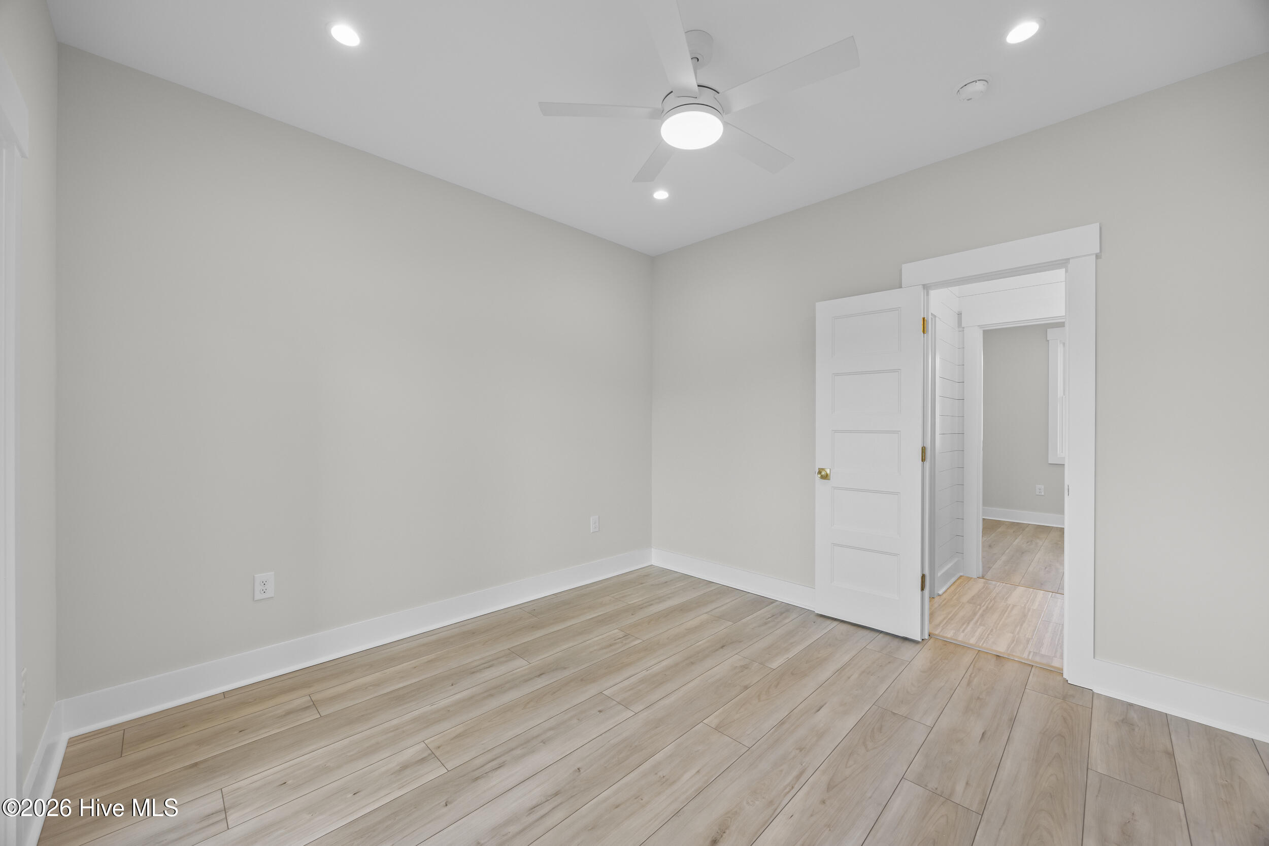 100543064 | Photo 26