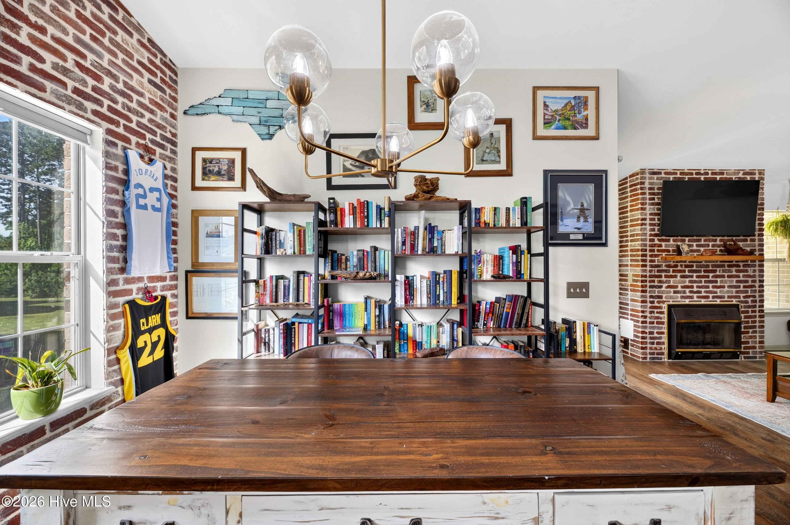 How would you style this wall? (Shelves not built in)