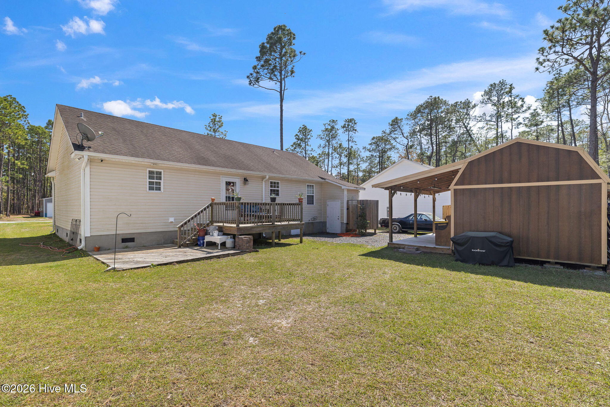 100562103 | Photo 32