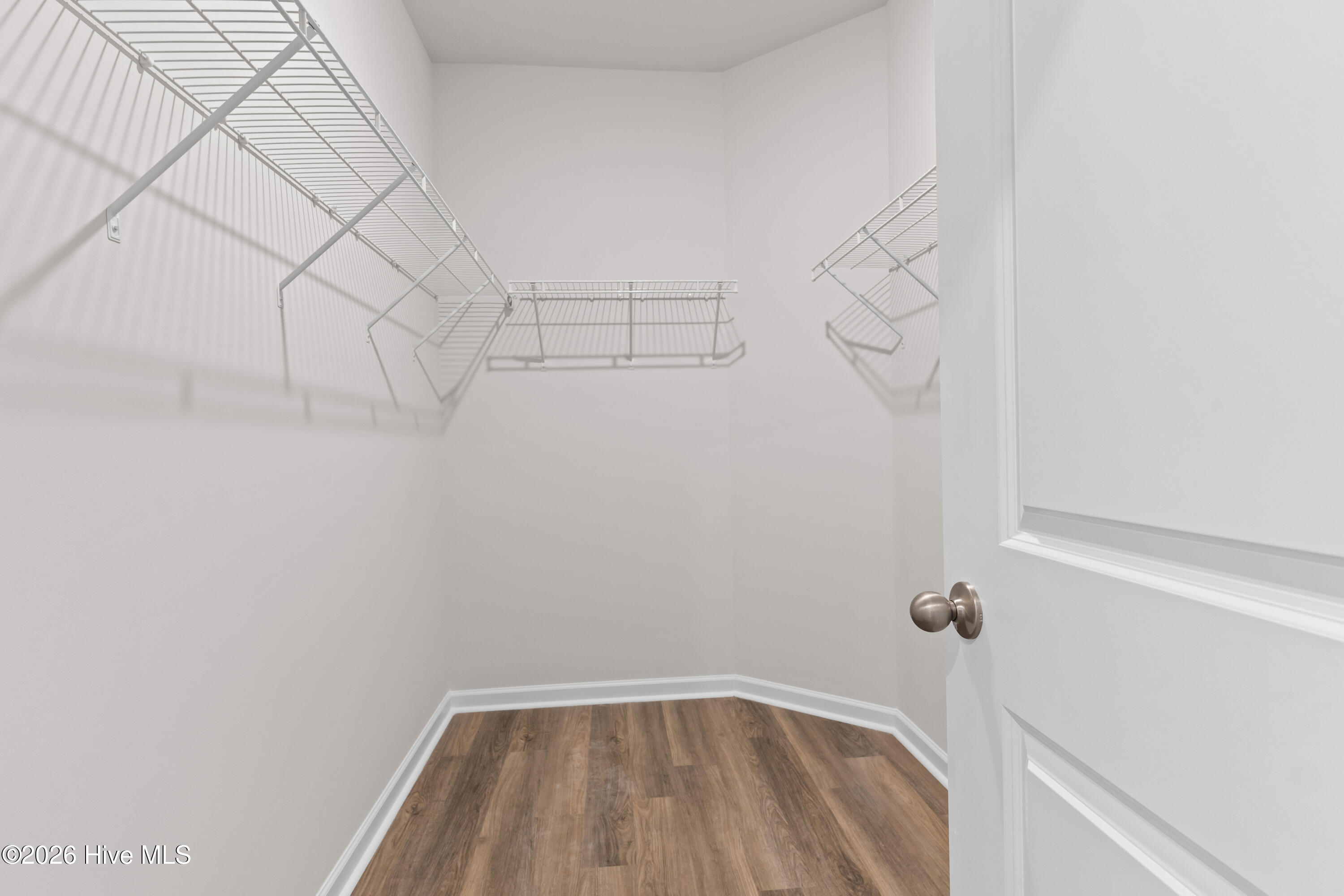 100560303 | Photo 28