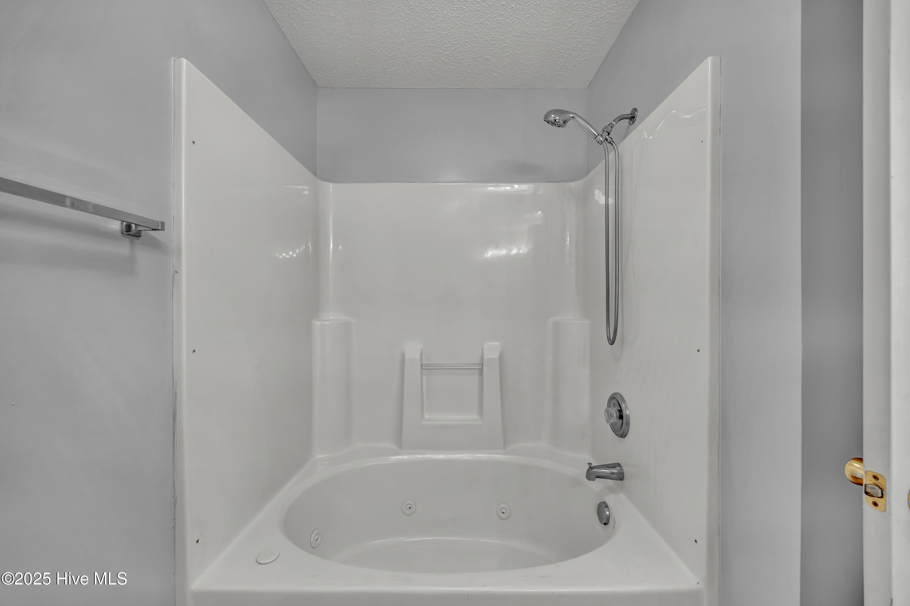 100533943 | Photo 19