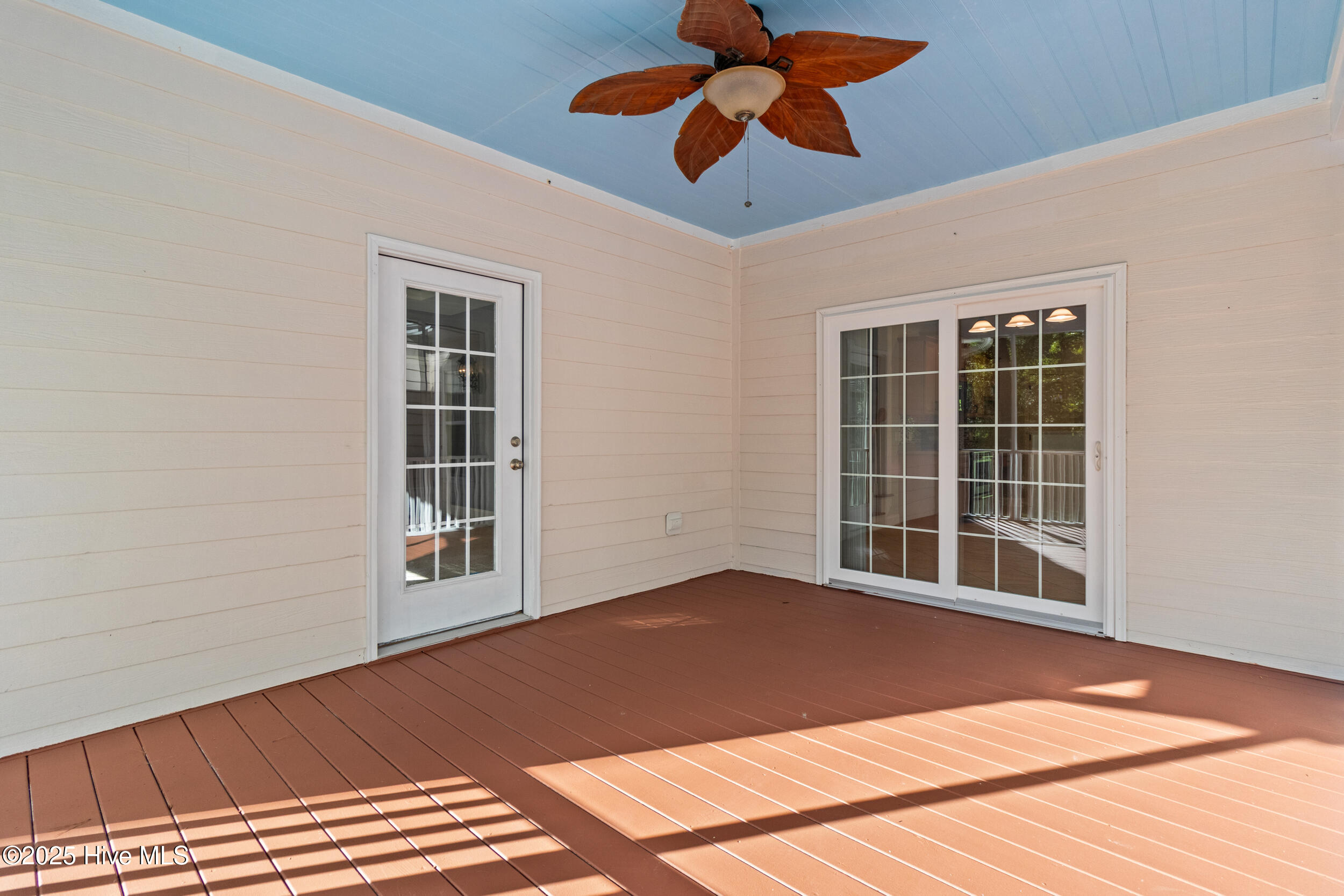 100534384 | Photo 40