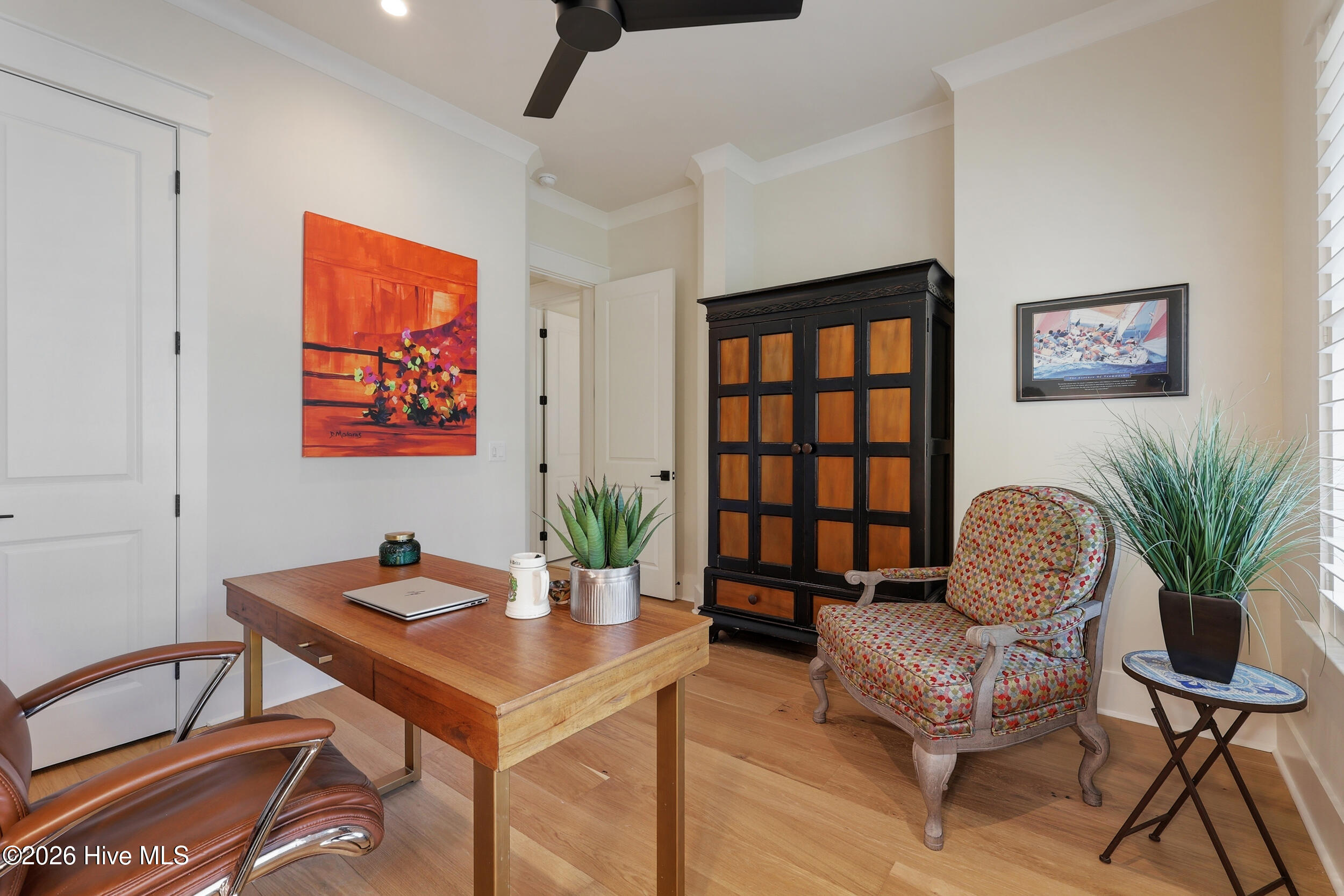 100566937 | Photo 45