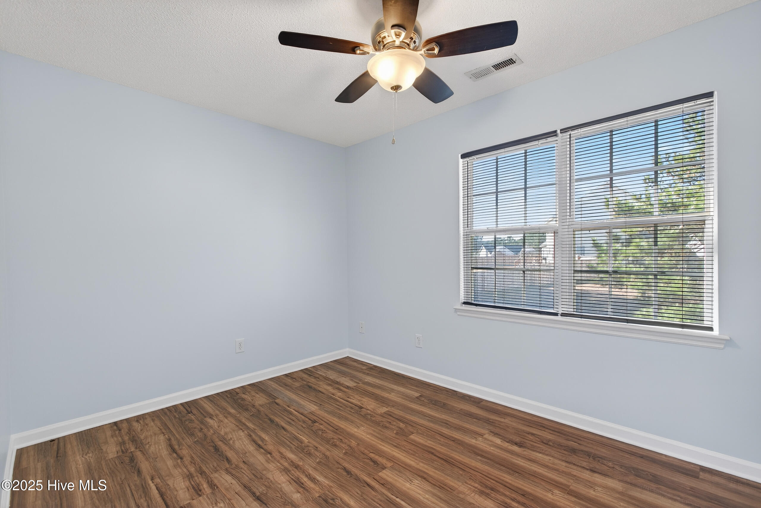 100545275 | Photo 16