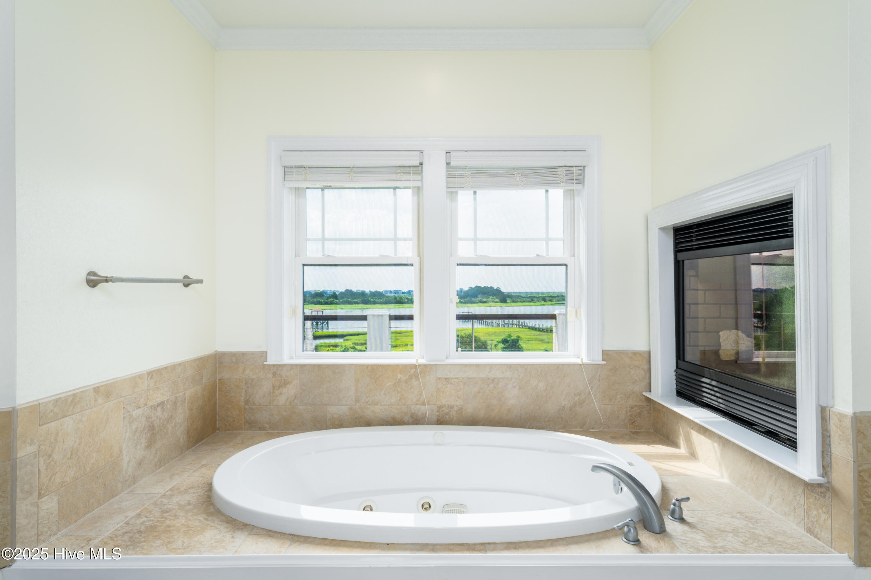 100510082 | Photo 32