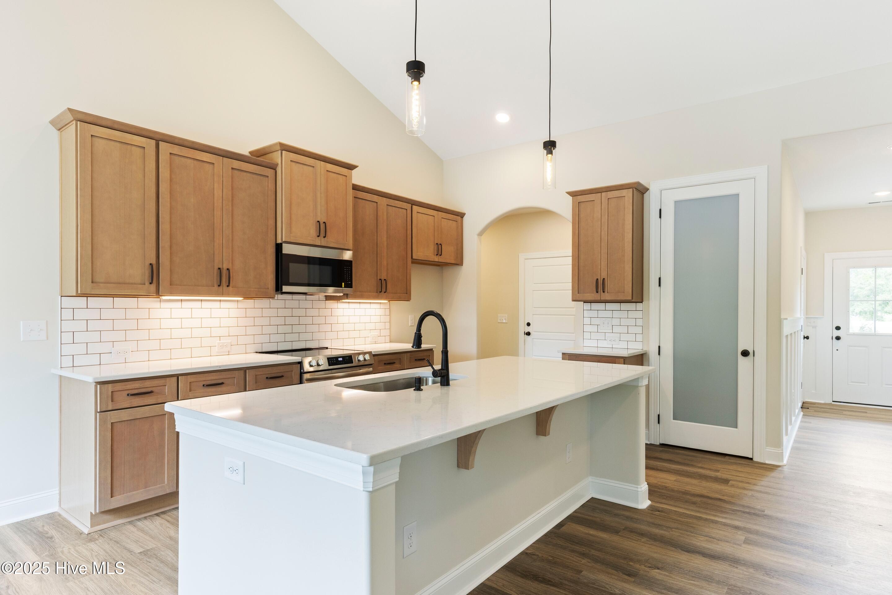 100545595 | Photo 20