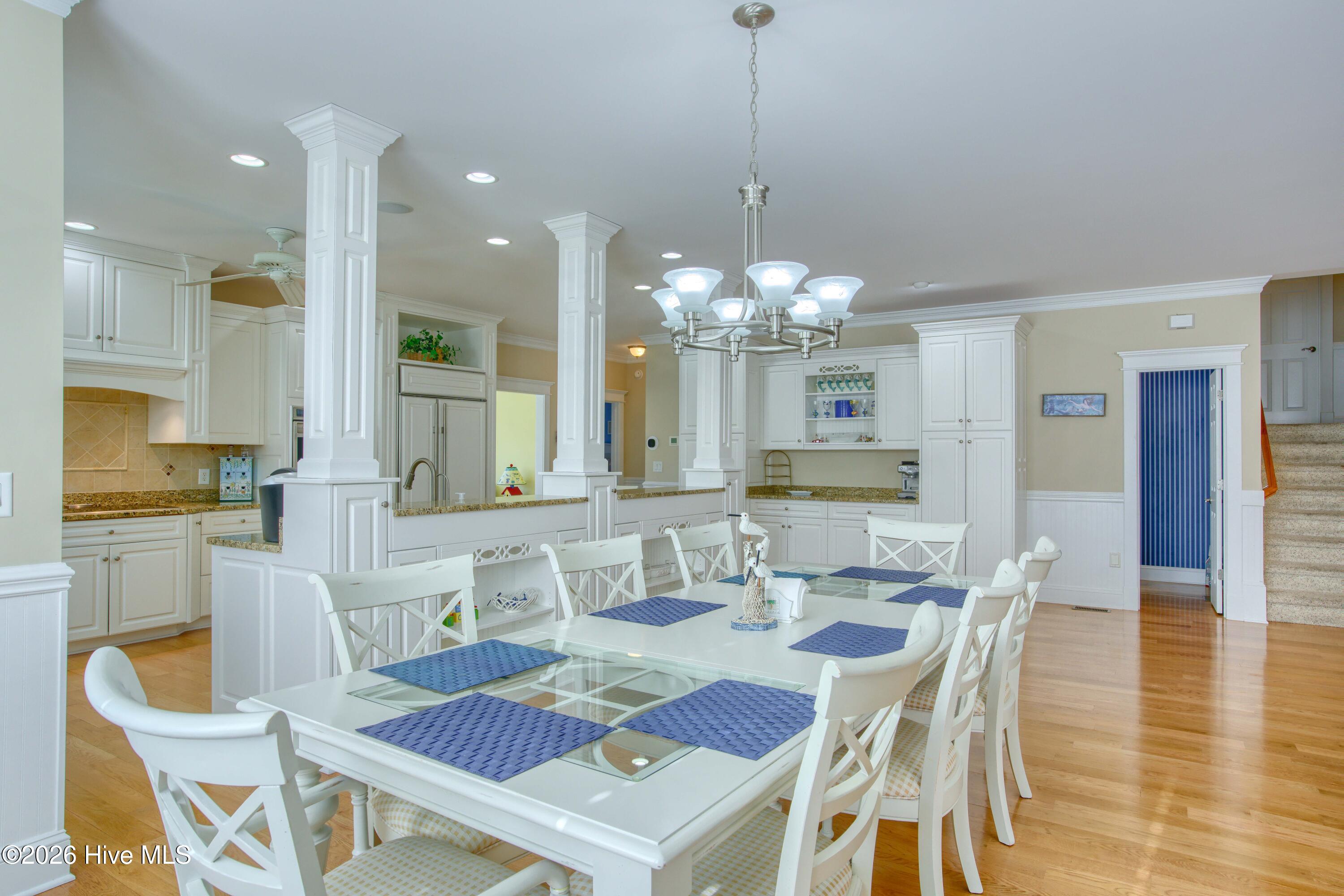 100549111 | Photo 36