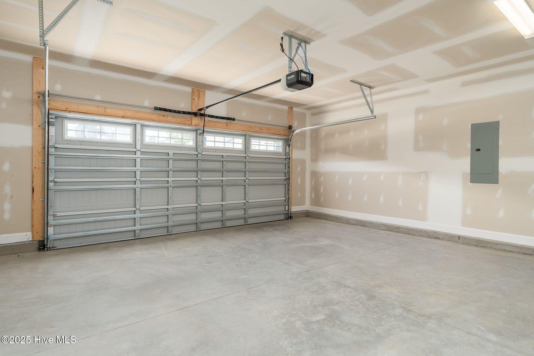 100496032 | Photo 23