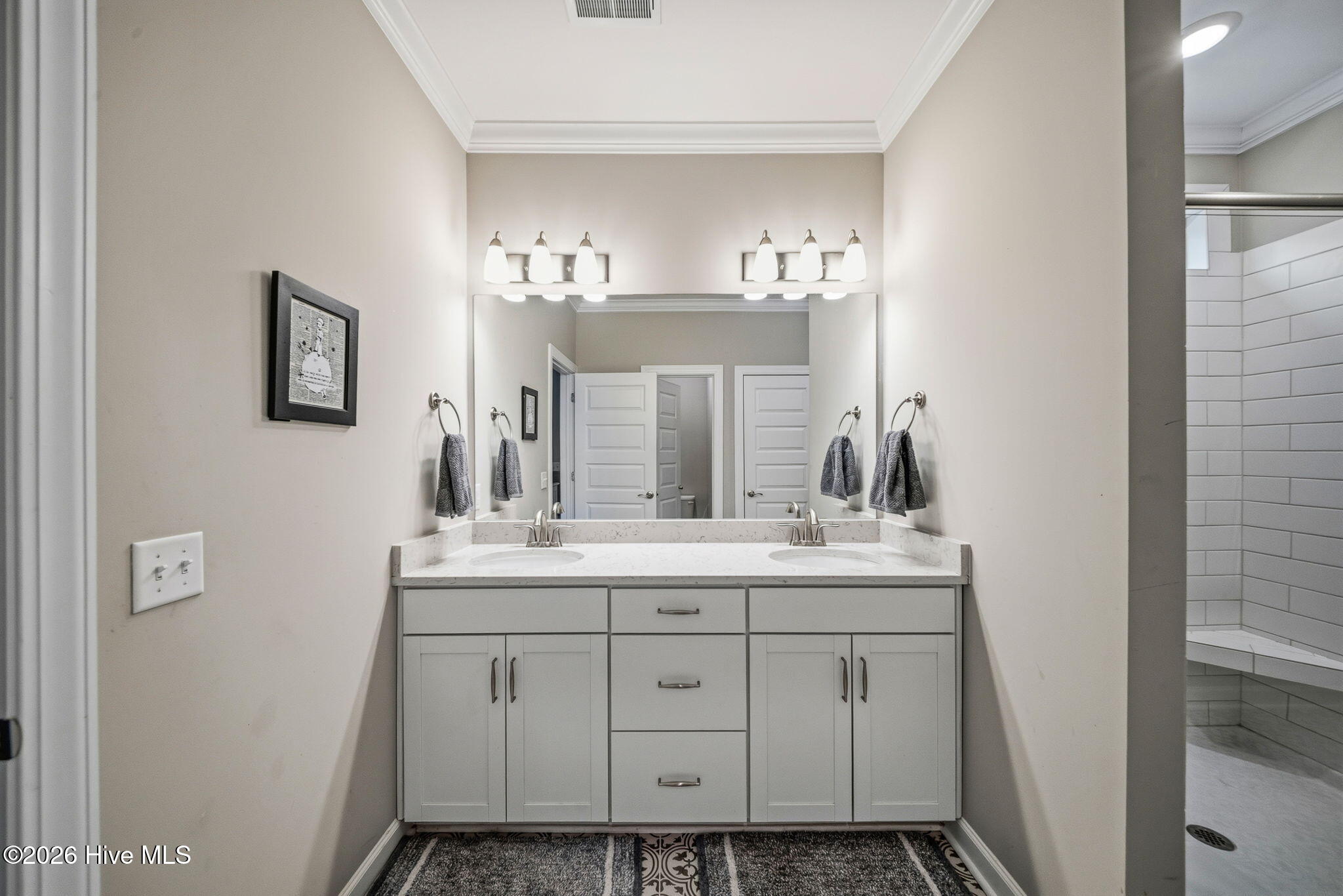 100563185 | Photo 27