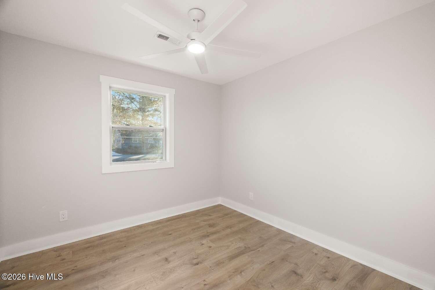 100549335 | Photo 14