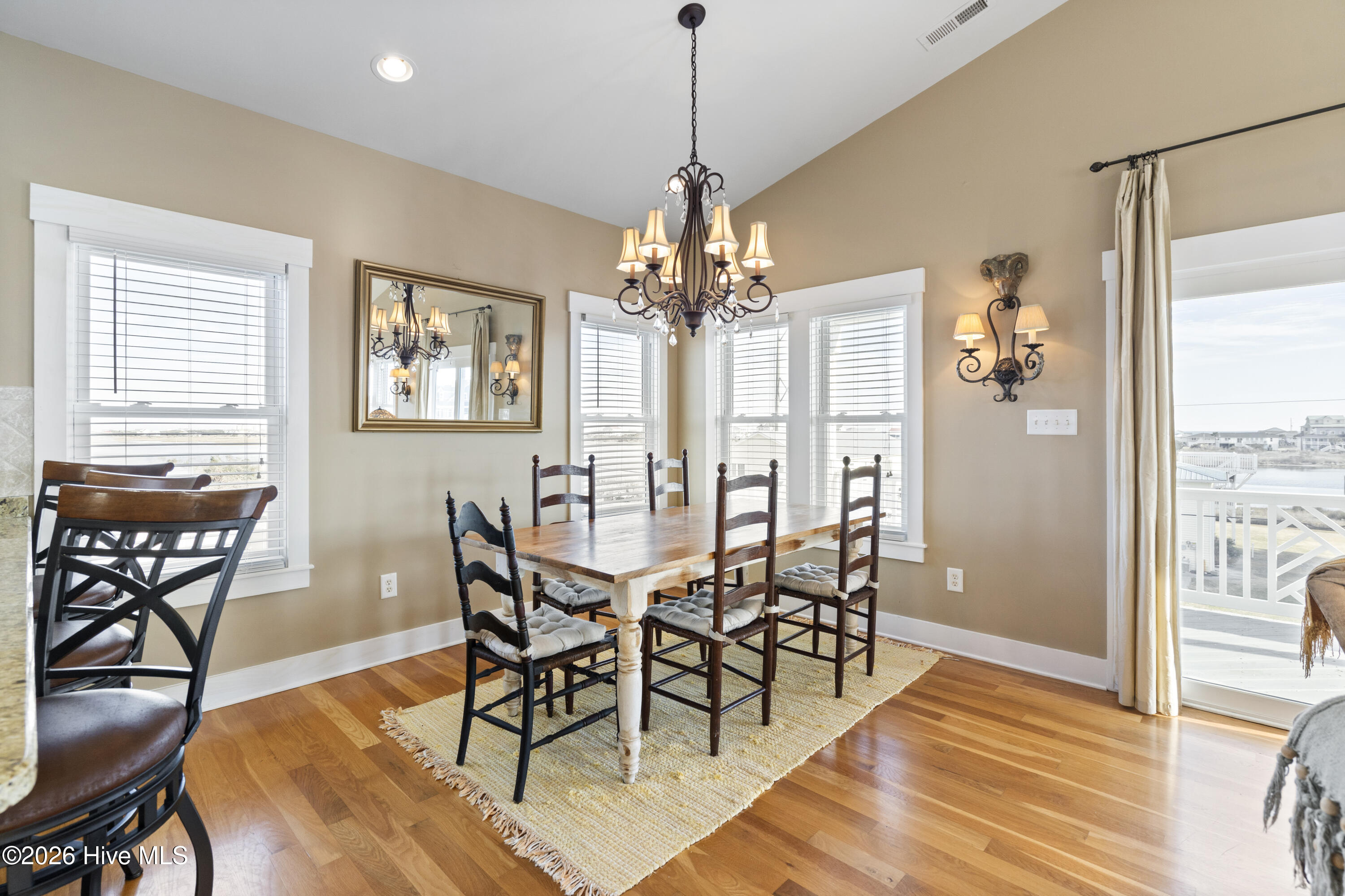 100555944 | Photo 31